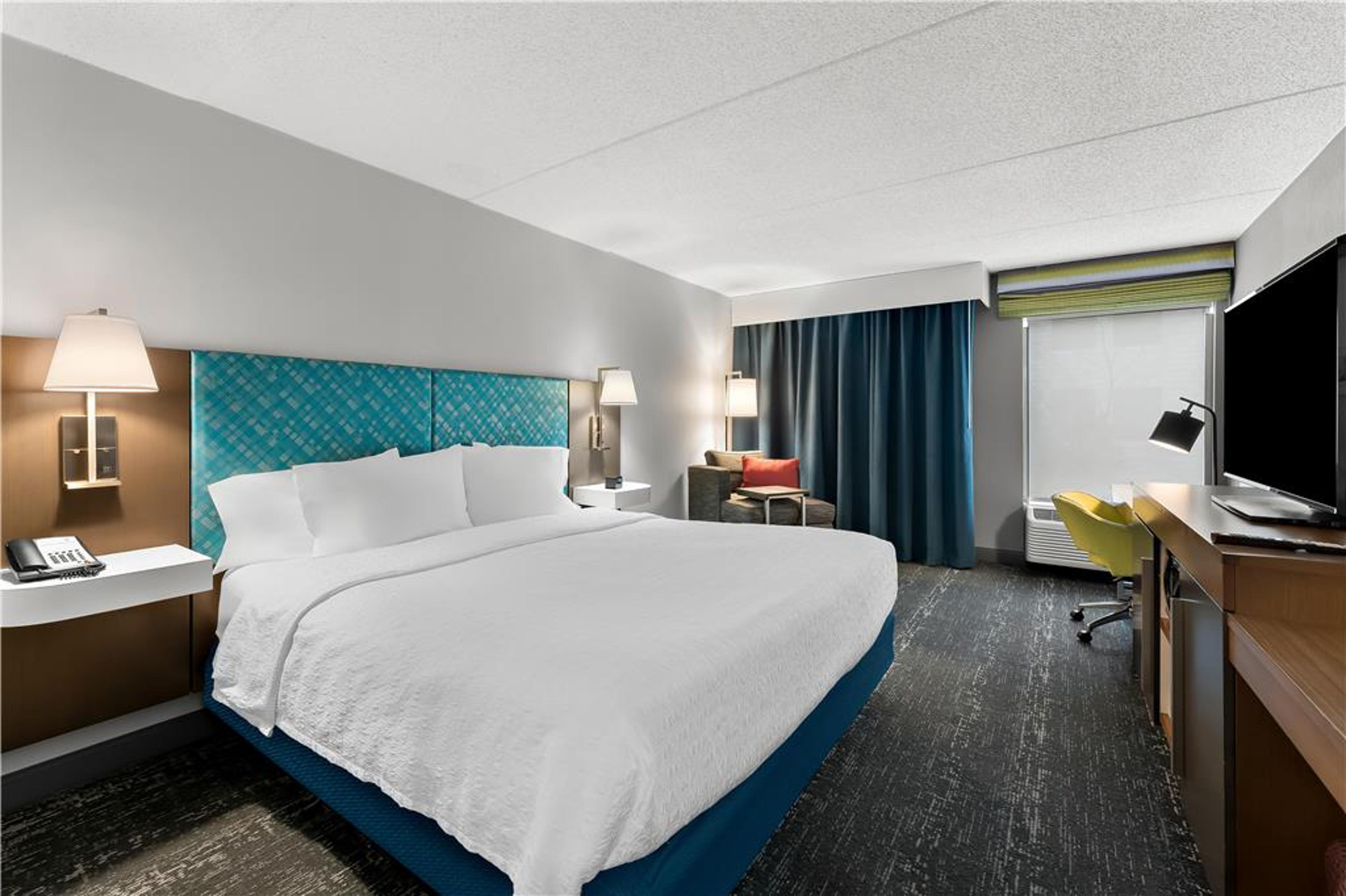 Hampton Inn &amp; Suites Newtown, PA