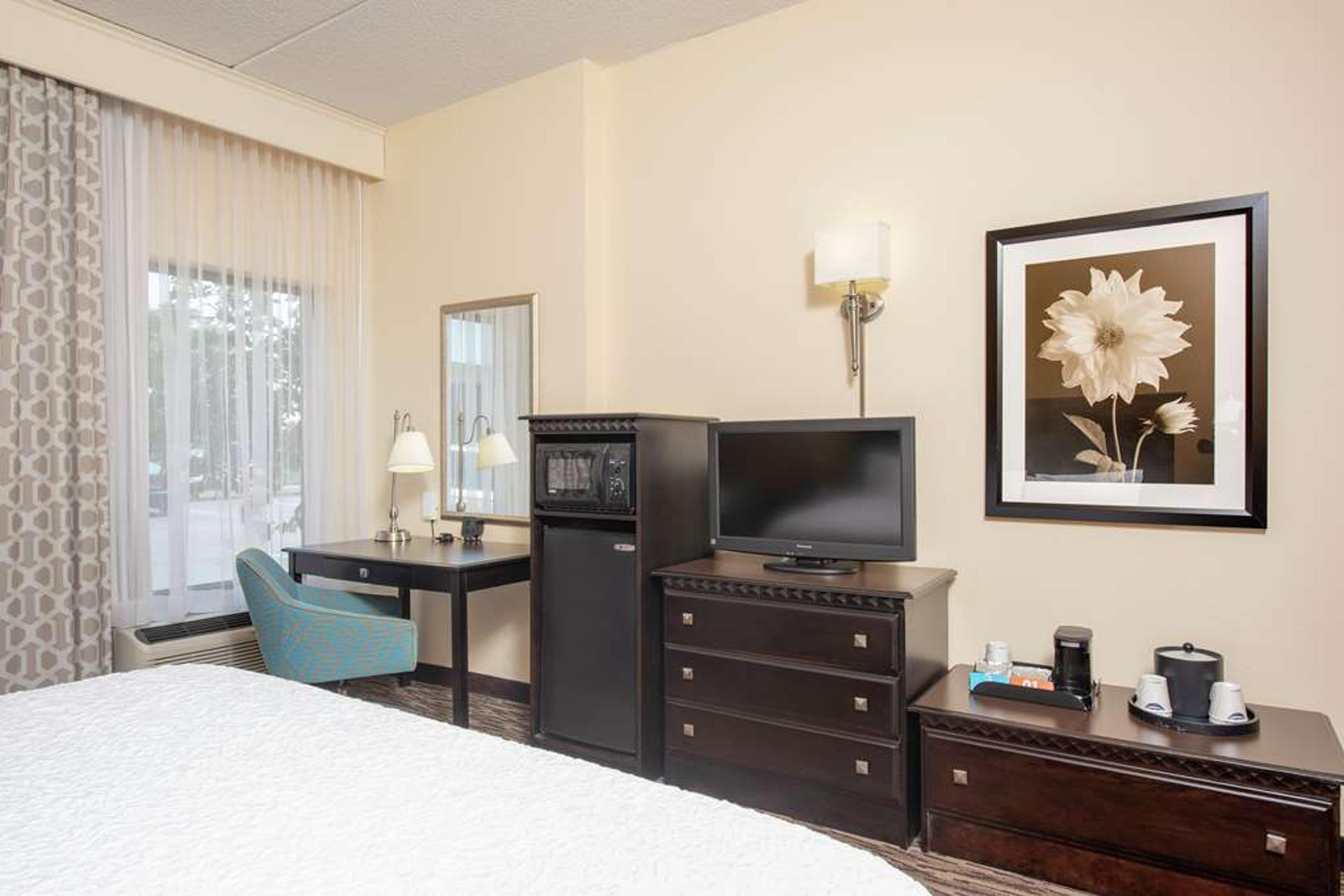 Hampton Inn & Suites Cleveland-Airport