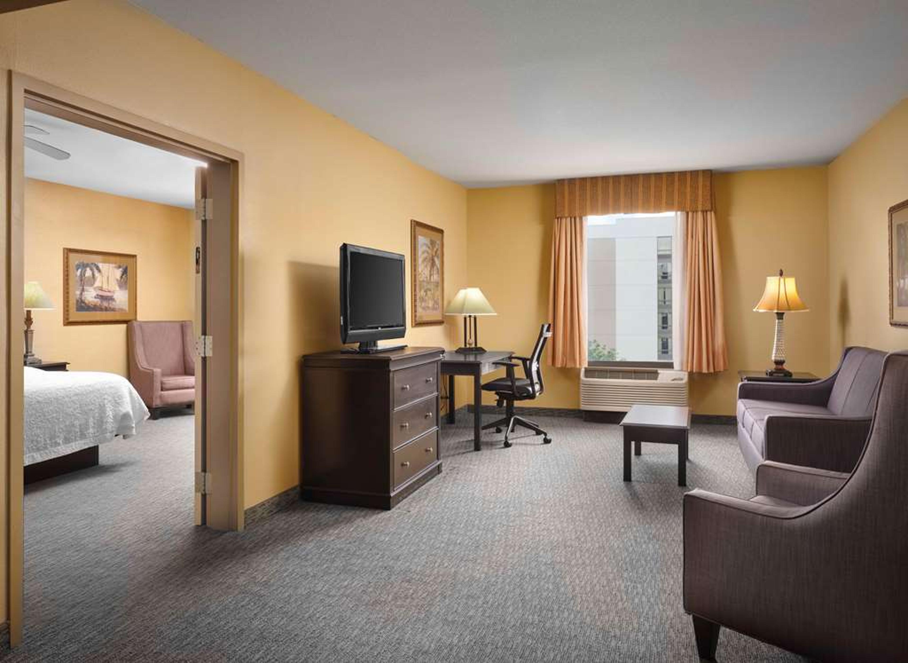 Hampton Inn &amp; Suites Dallas-DFW ARPT W-SH 183