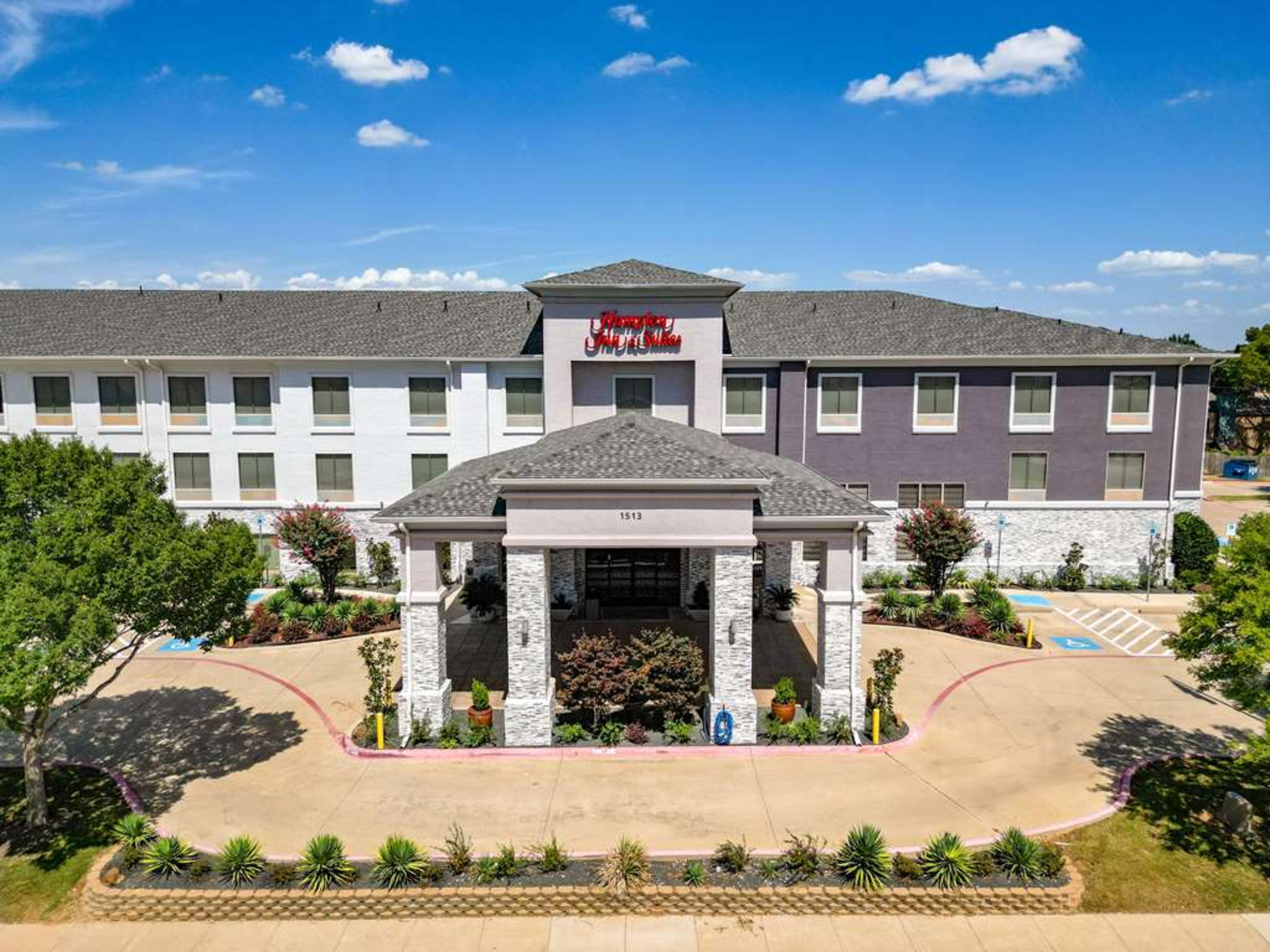 Hampton Inn &amp; Suites Denton