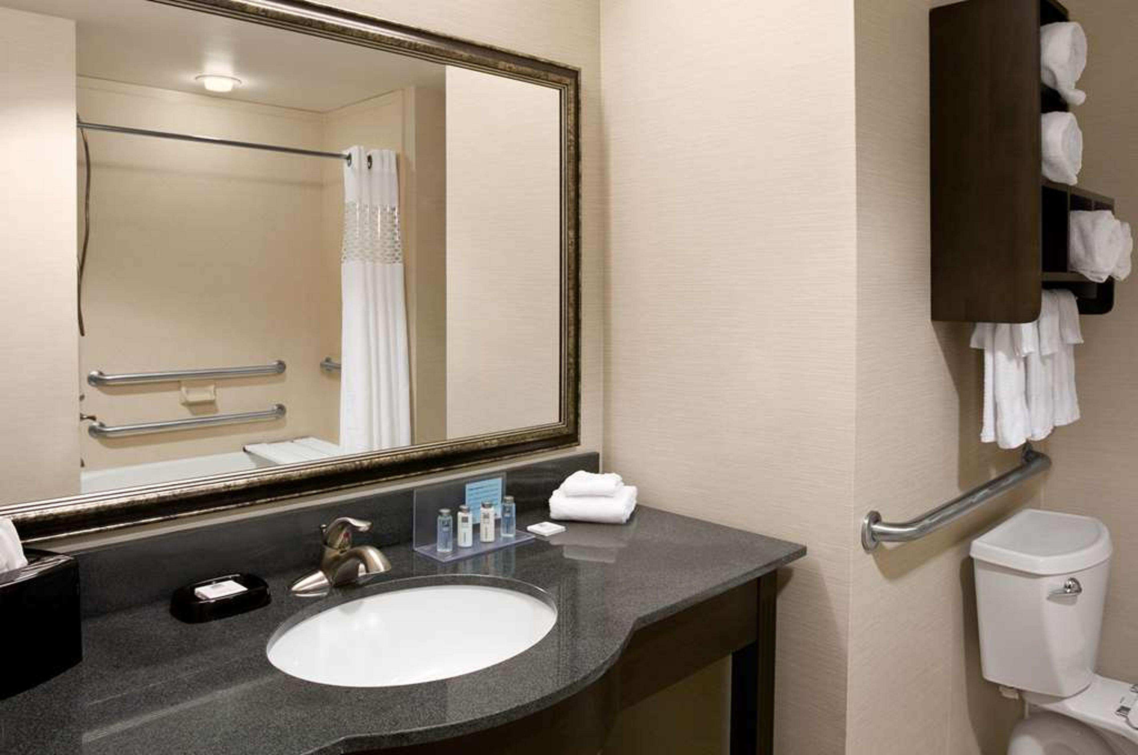 HAMPTON INN AND SUITES MANSFIELD