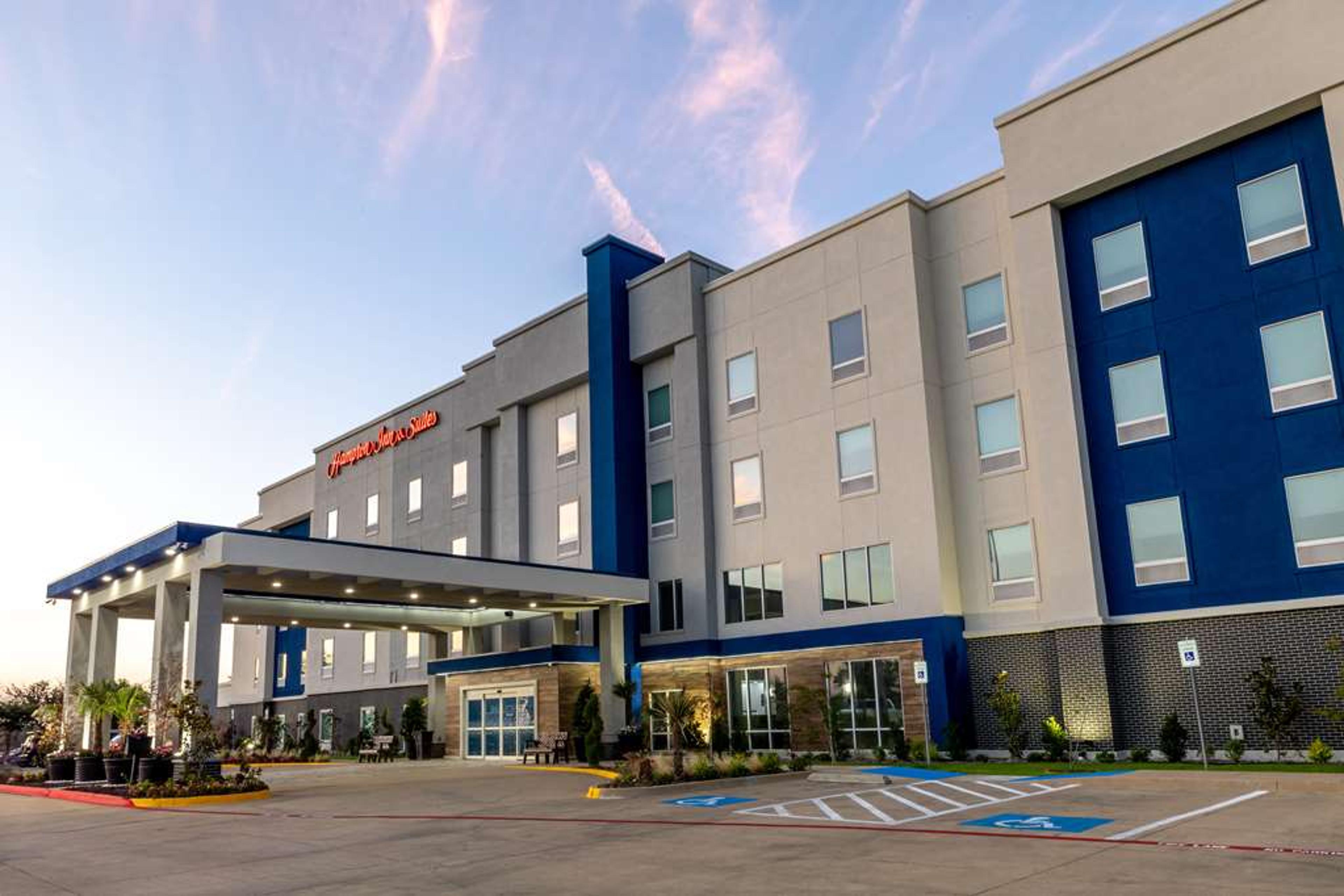 Hampton Inn &amp; Suites Cleburne, TX