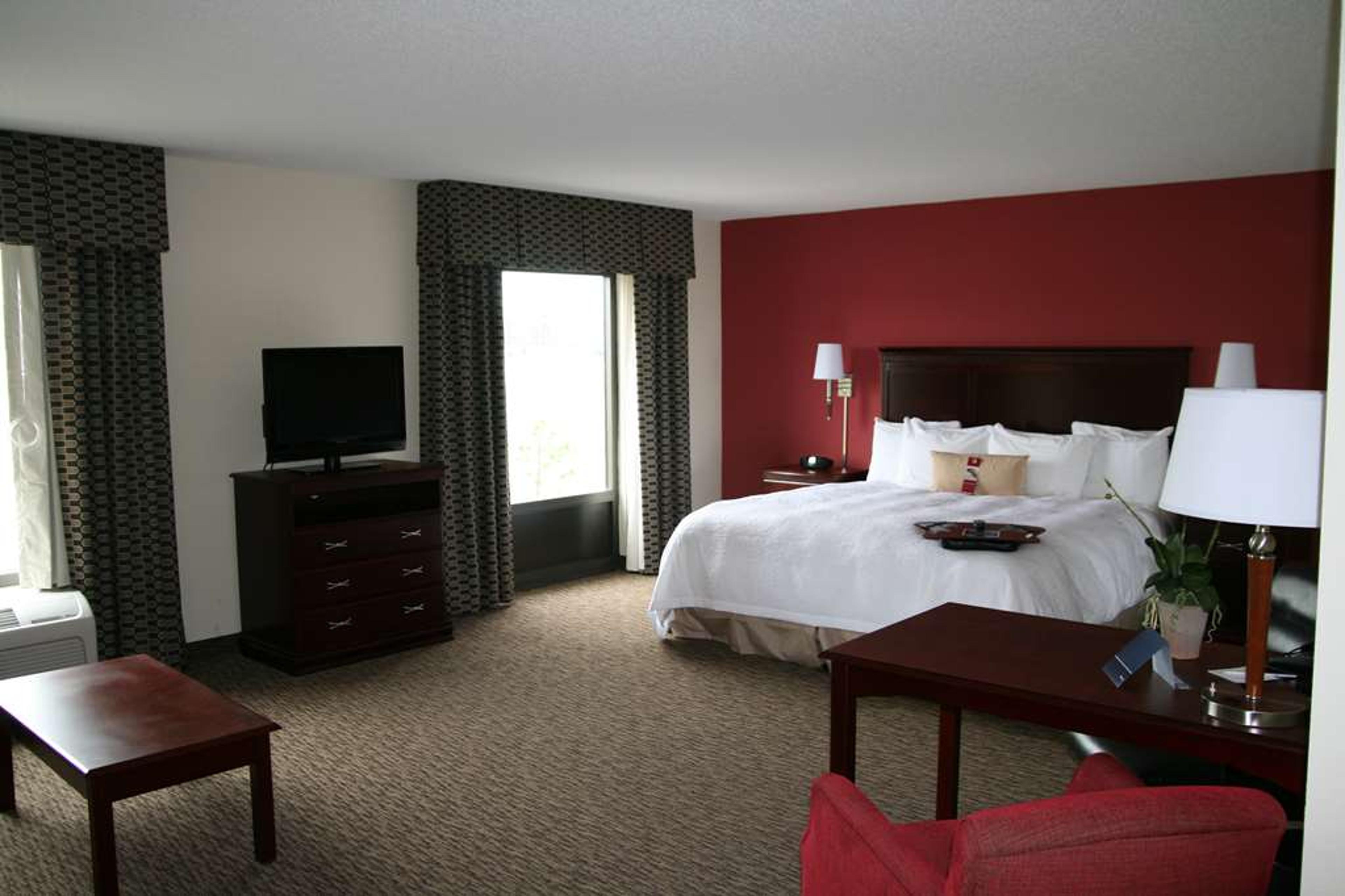 HAMPTON INN AND SUITES MILLINGTON