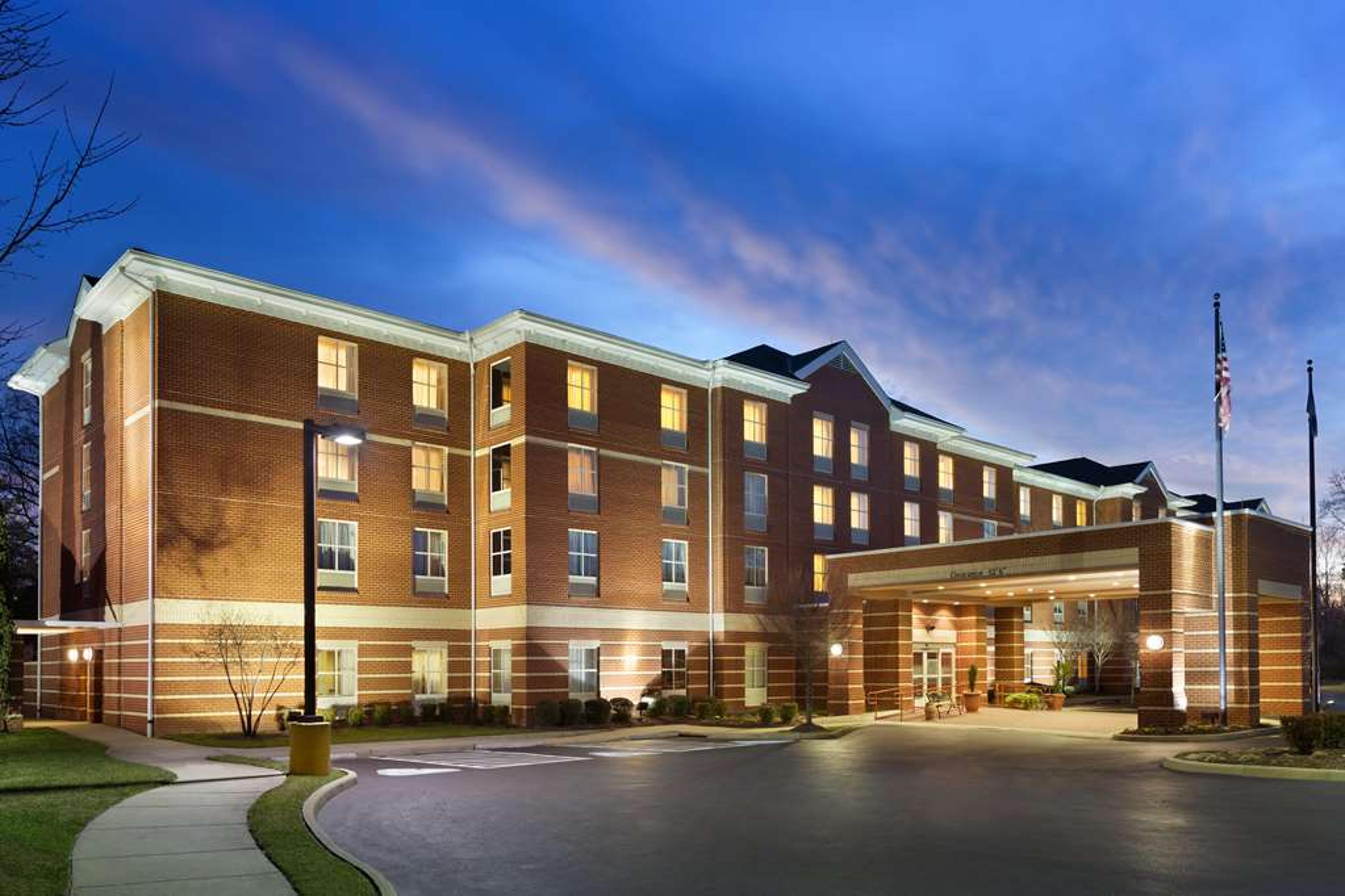 HAMPTON INN AND SUITES WILLIAMSBURG