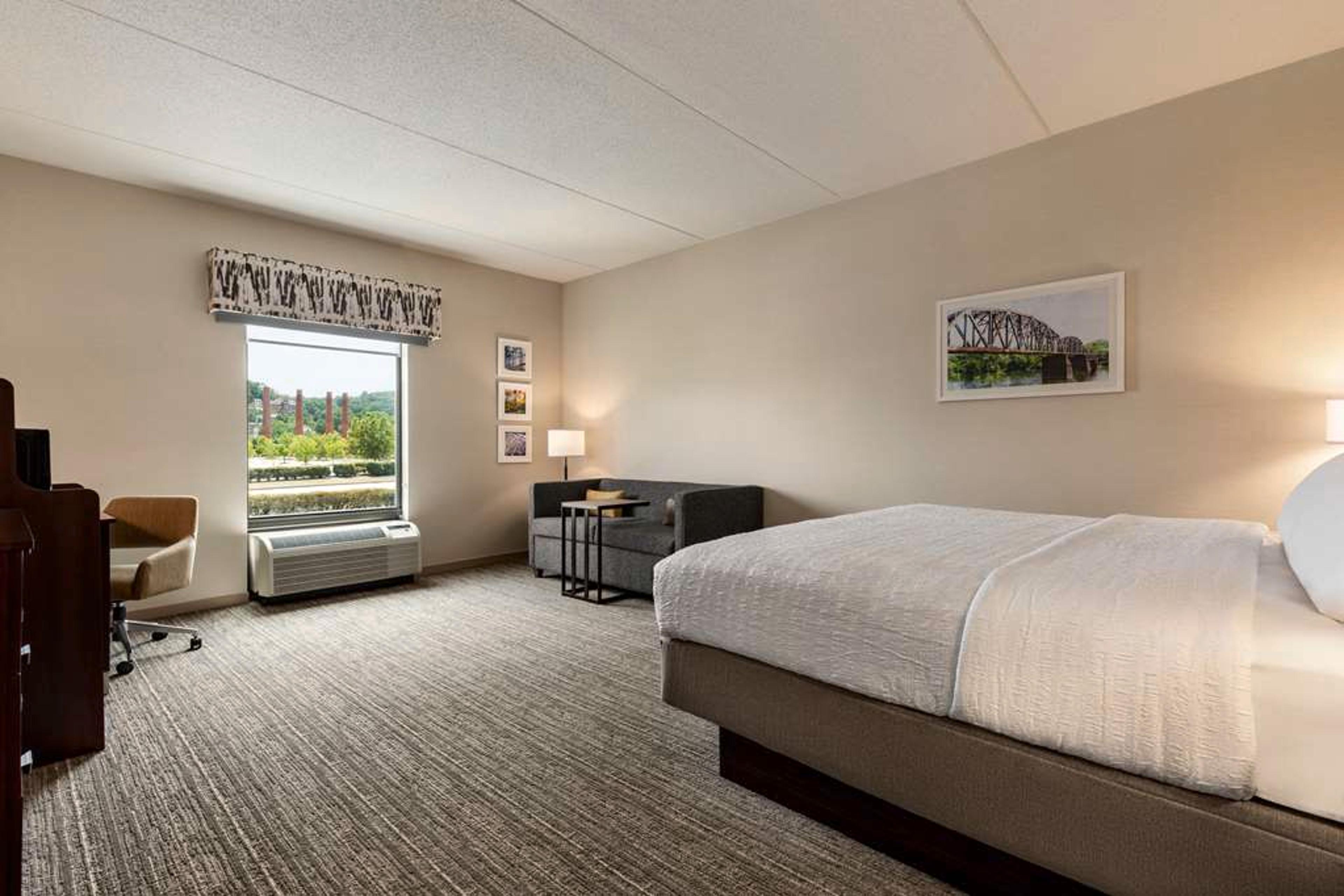 Hampton Inn & Suites Pittsburgh/Waterfront-We