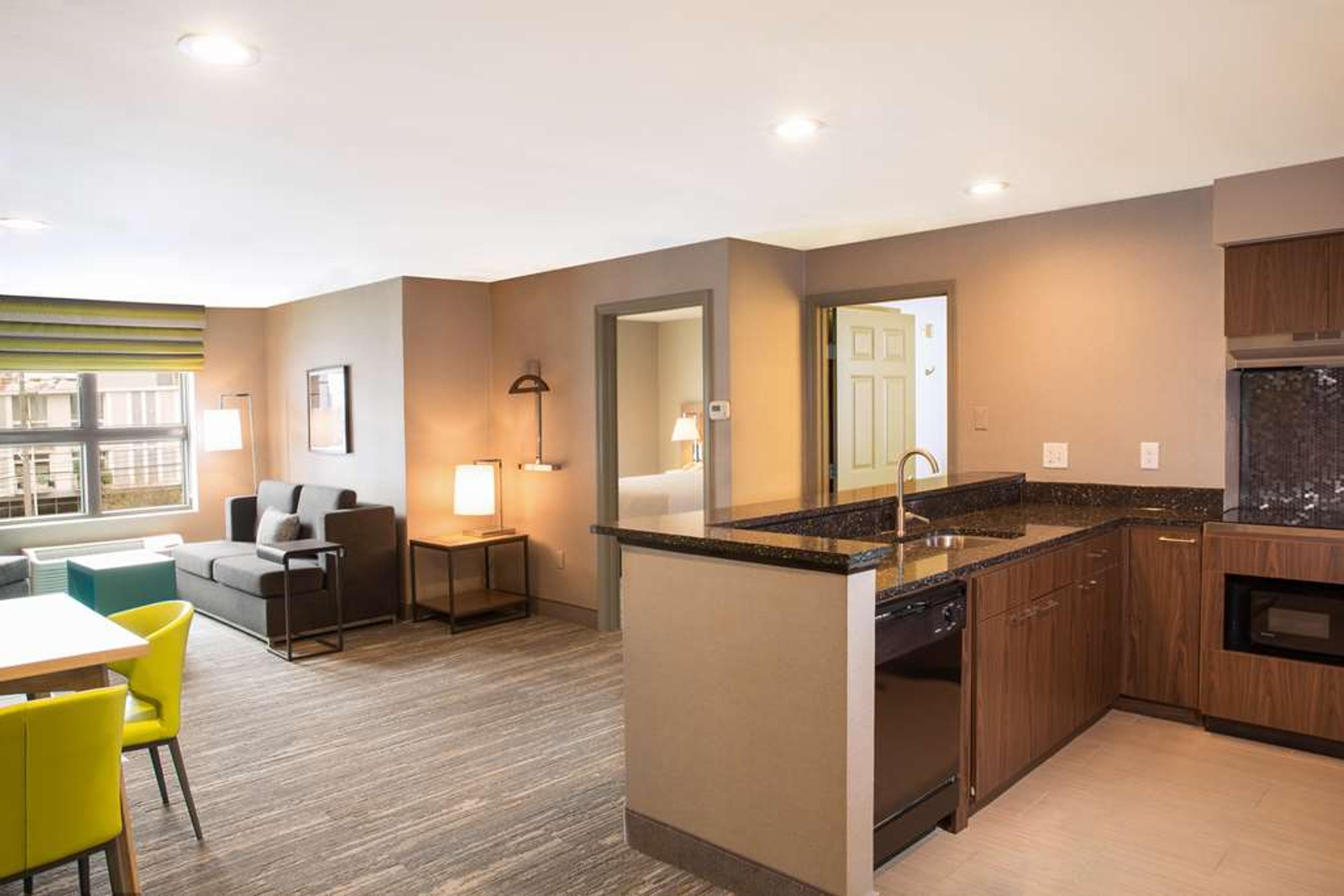 HAMPTON INN AND SUITES SEATTLE-DOWN