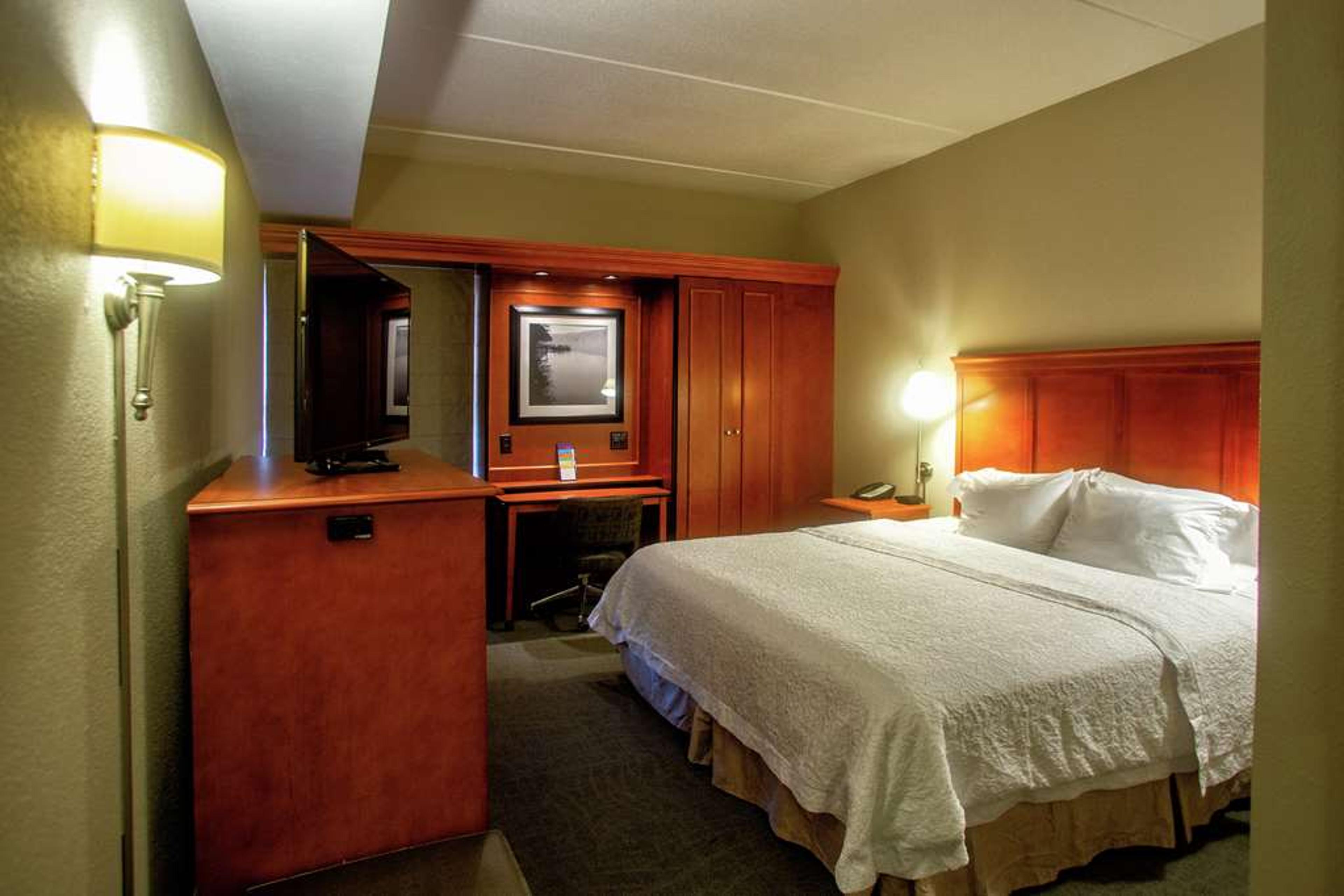 HAMPTON INN WHEELING