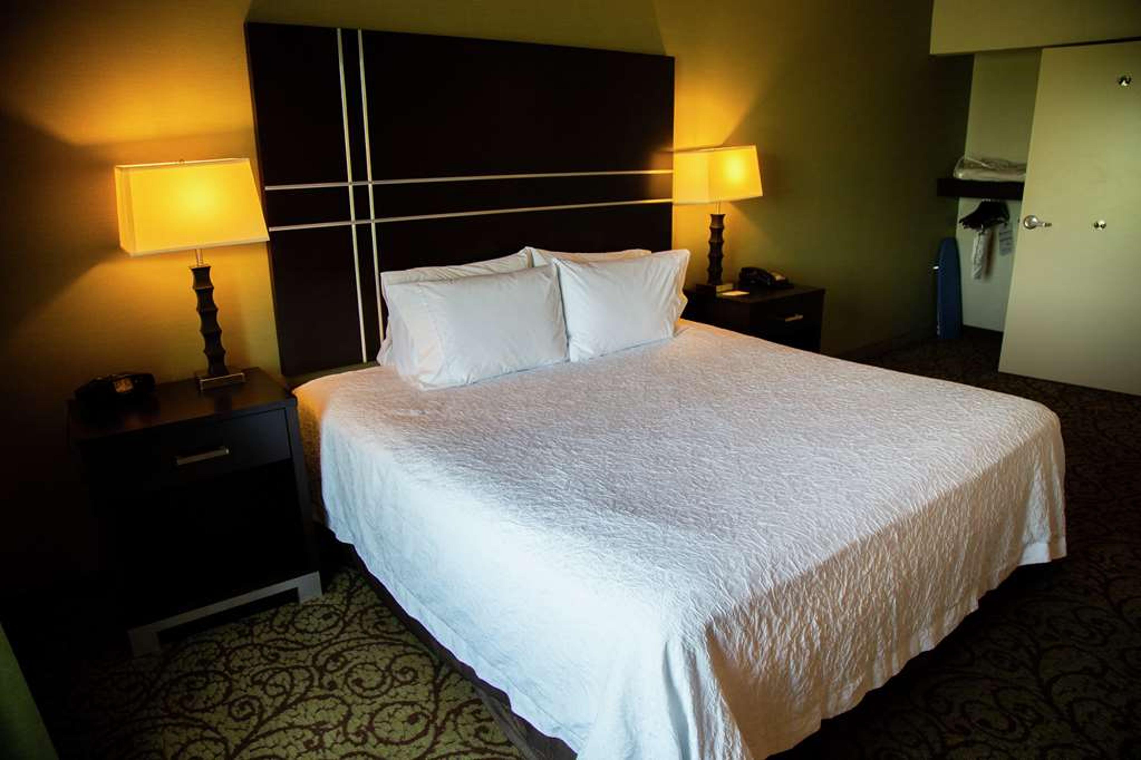 HAMPTON INN AND SUITES SHARON