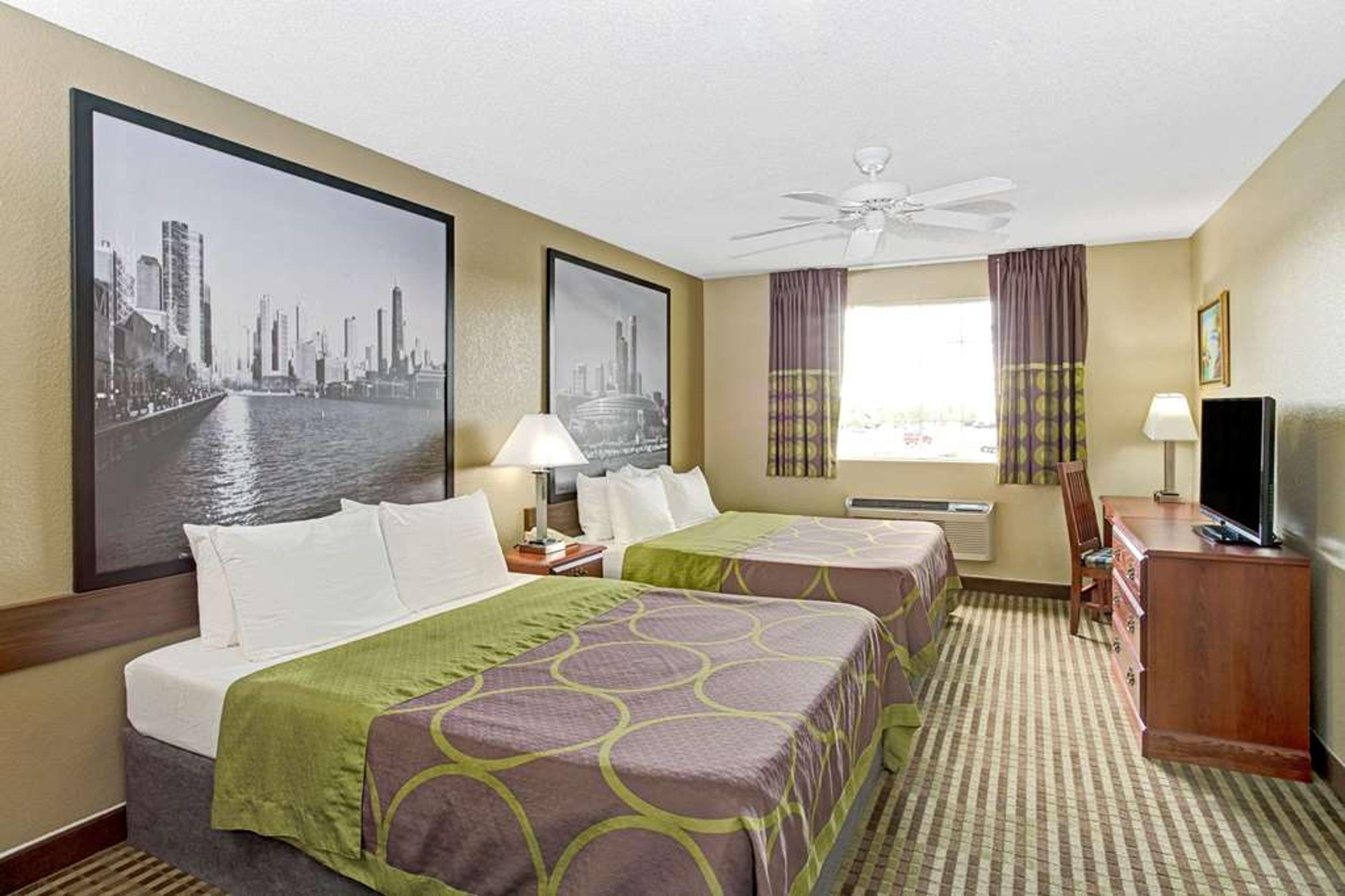 GURNEE GRAND HOTEL