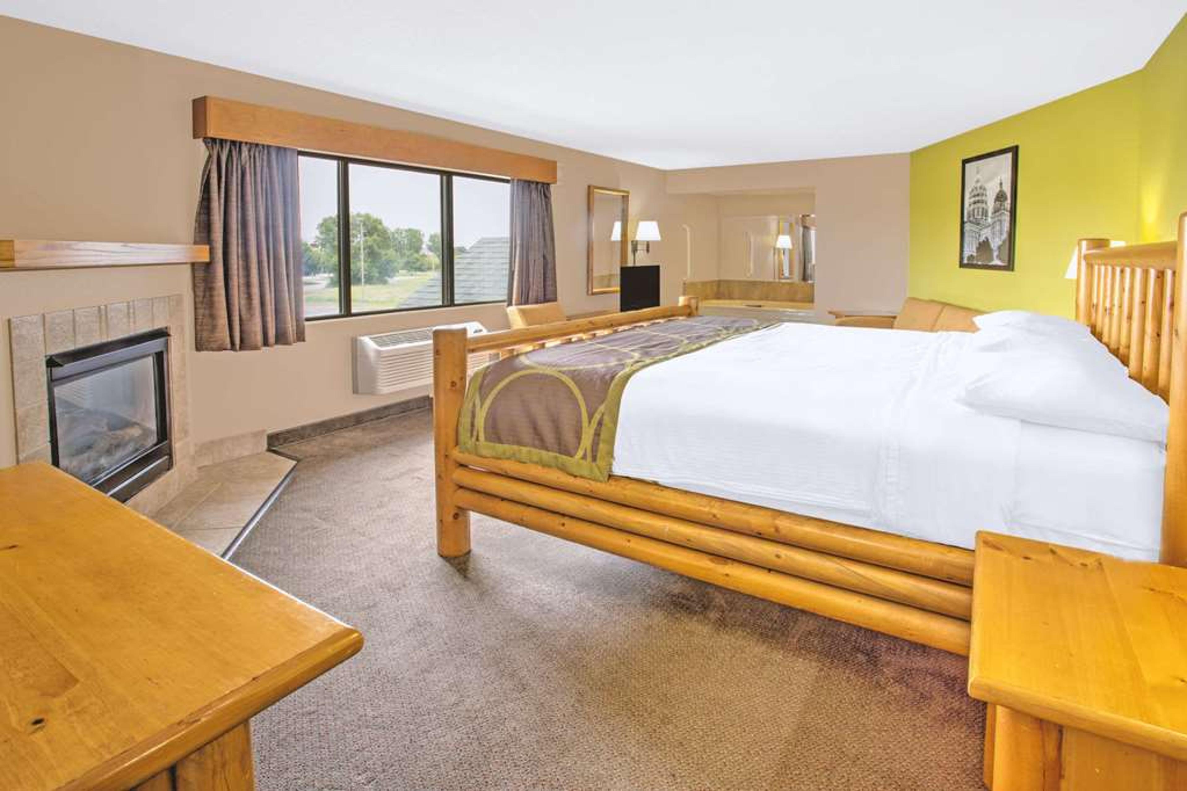 SUPER 8 BY WYNDHAM DAVENPORT
