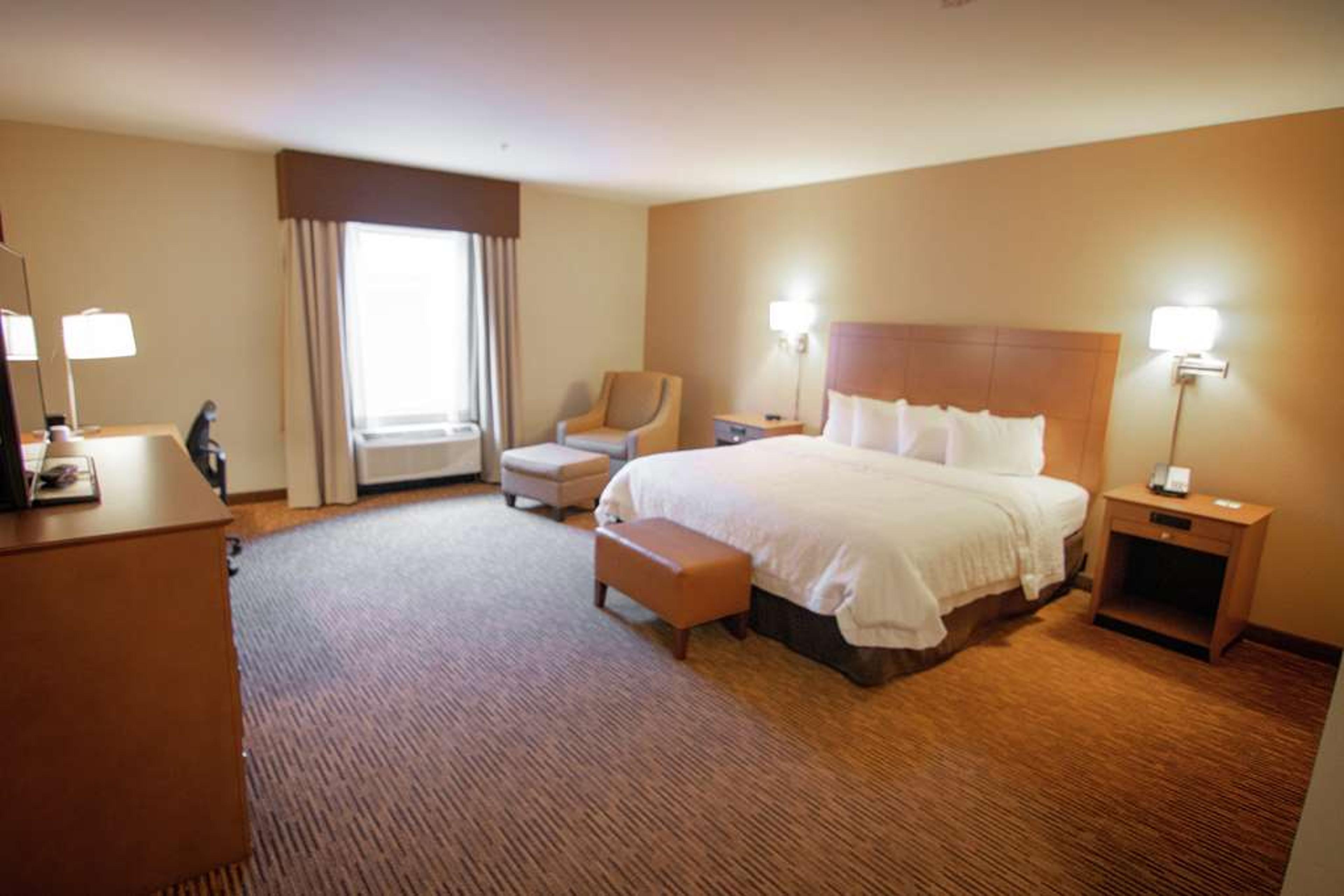 HAMPTON INN AND SUITES BY HILTON DA