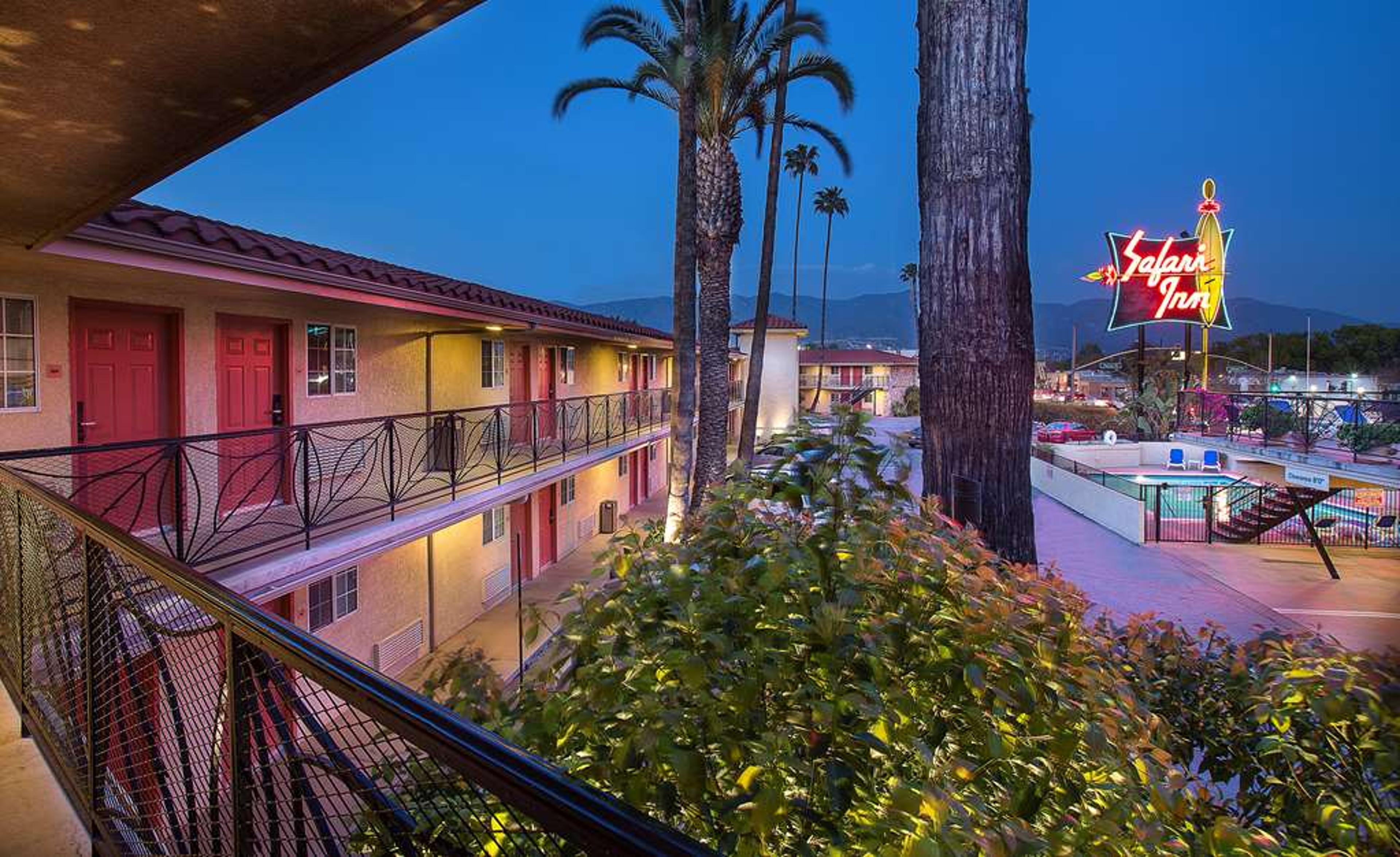 SAFARI INN A COAST HOTEL