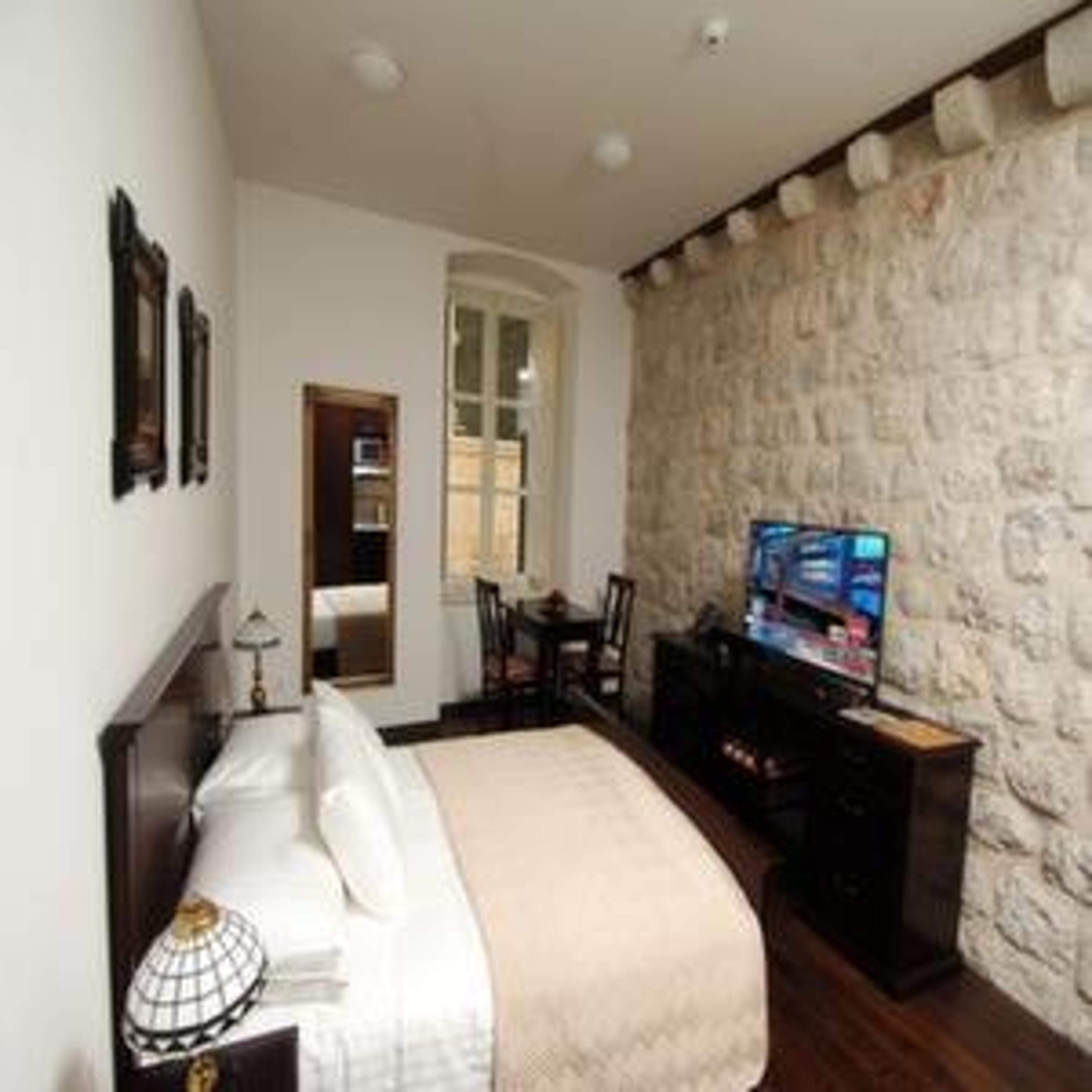SUNCE PALACE APARTMENTS