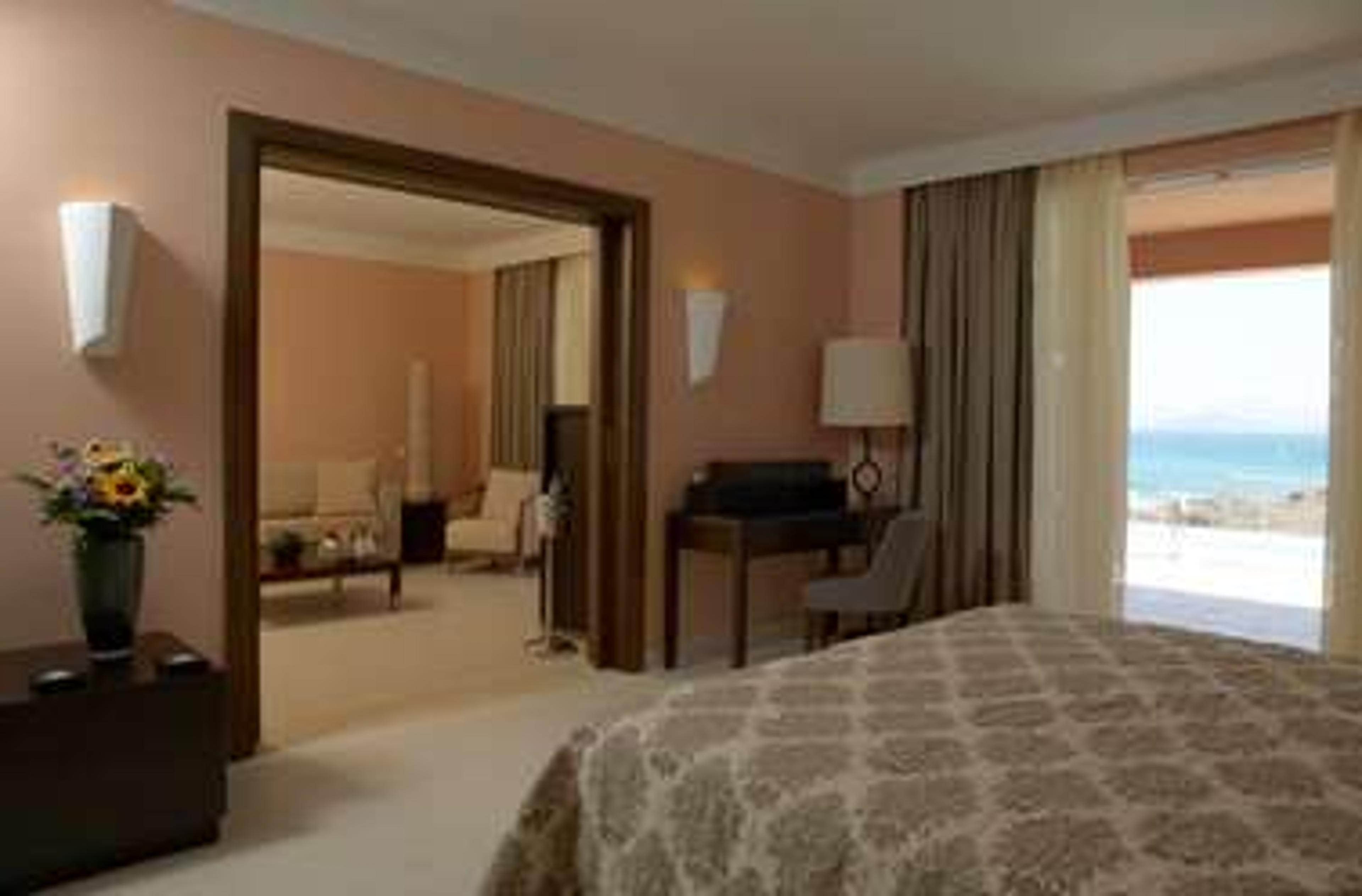 HELONA RESORT