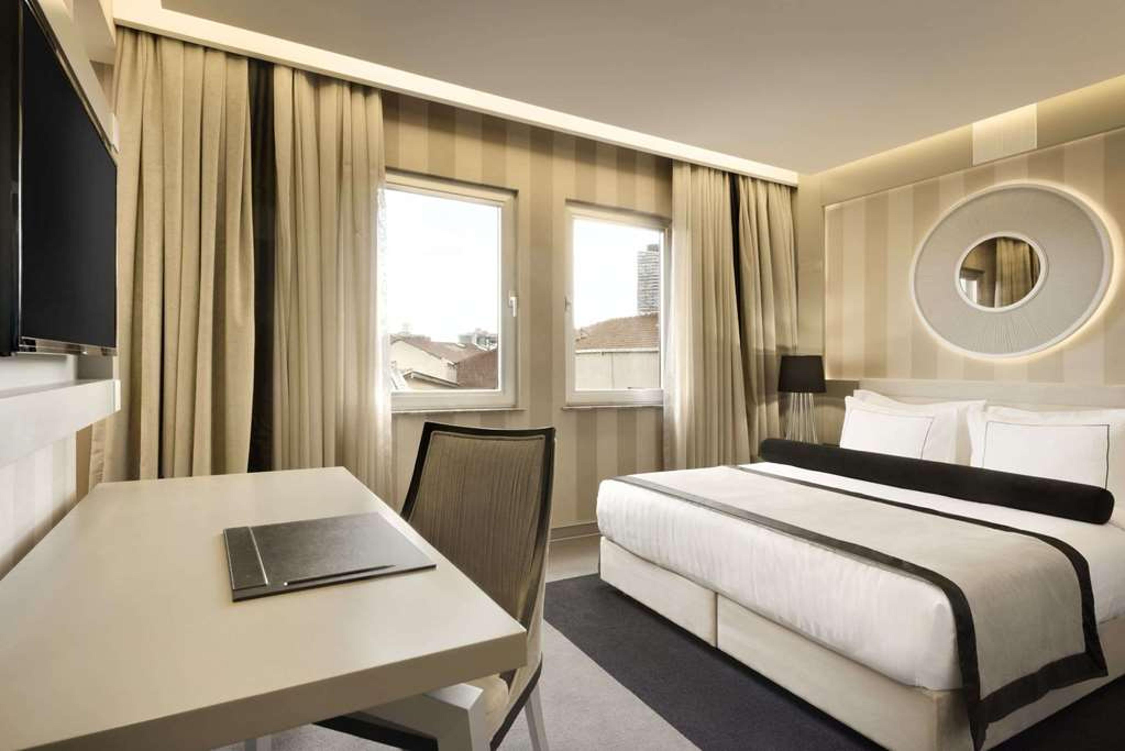 RAMADA HOTEL & SUITES BY WYNDHAM IS