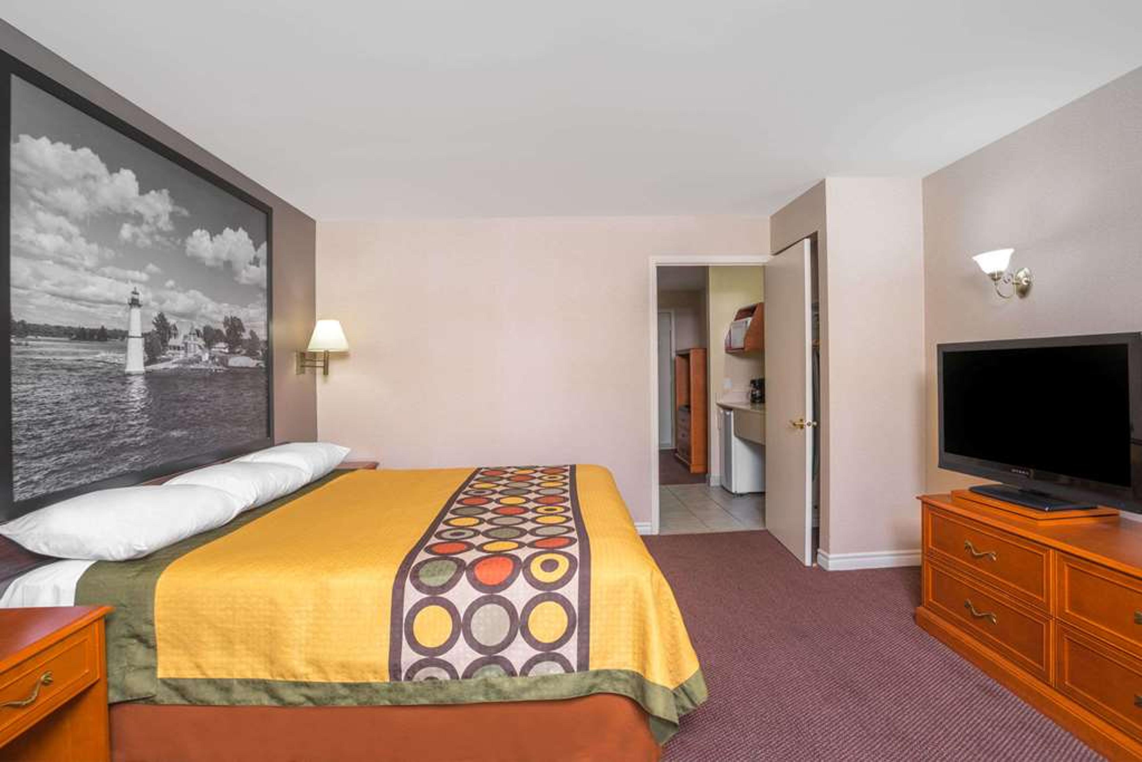 SUPER 8 BY WYNDHAM KINGSTON