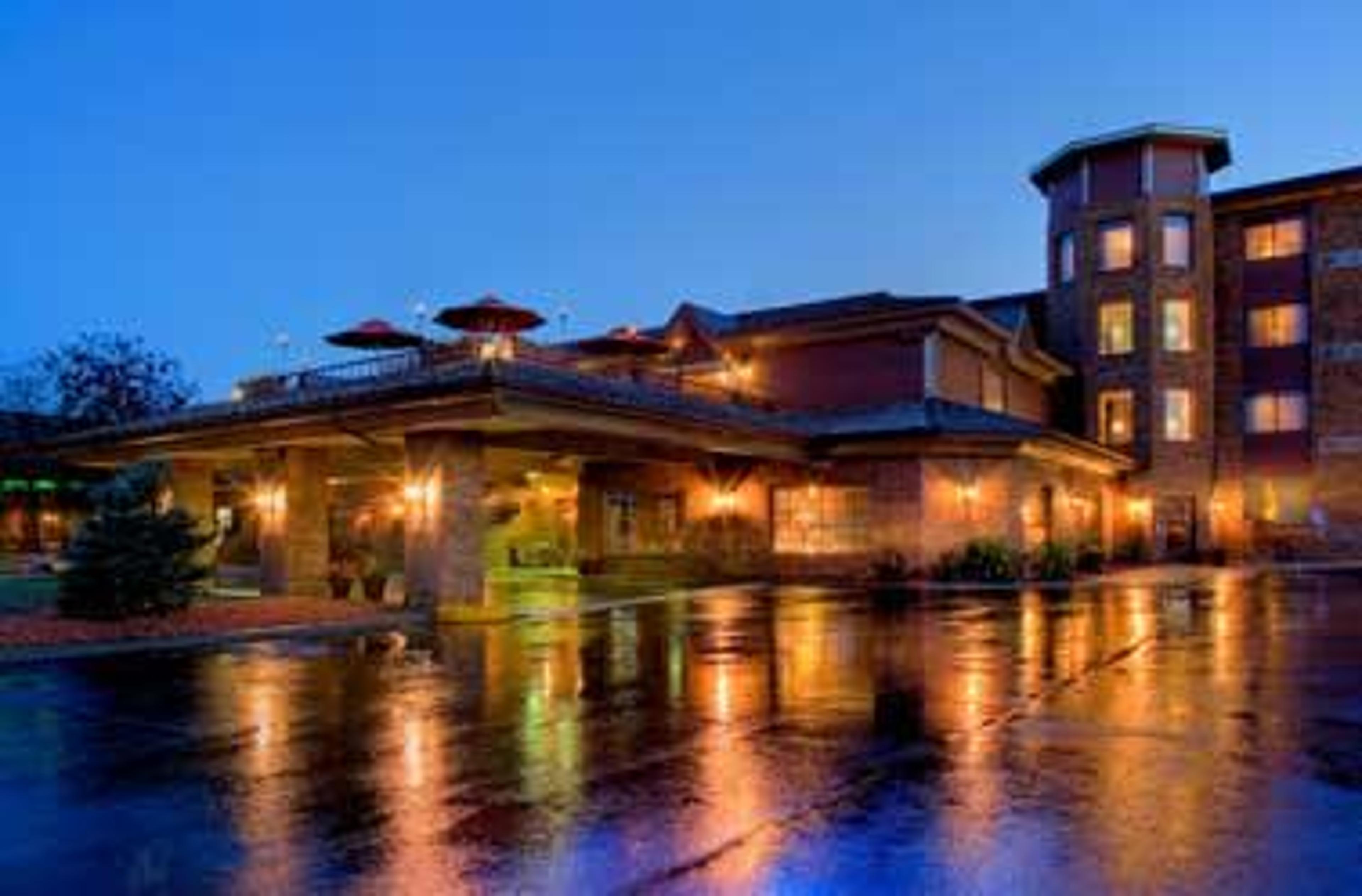 GRAND GATEWAY HOTEL
