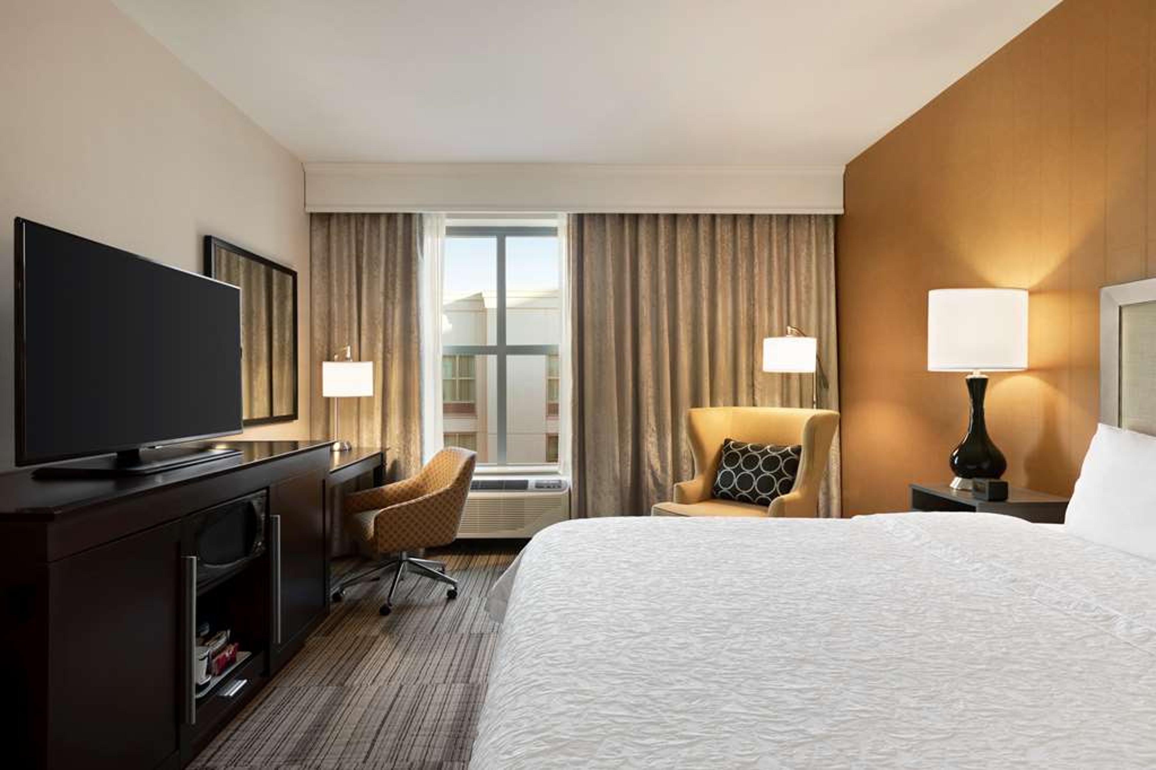 Hampton Inn and Suites Roanoke-Downtown, VA
