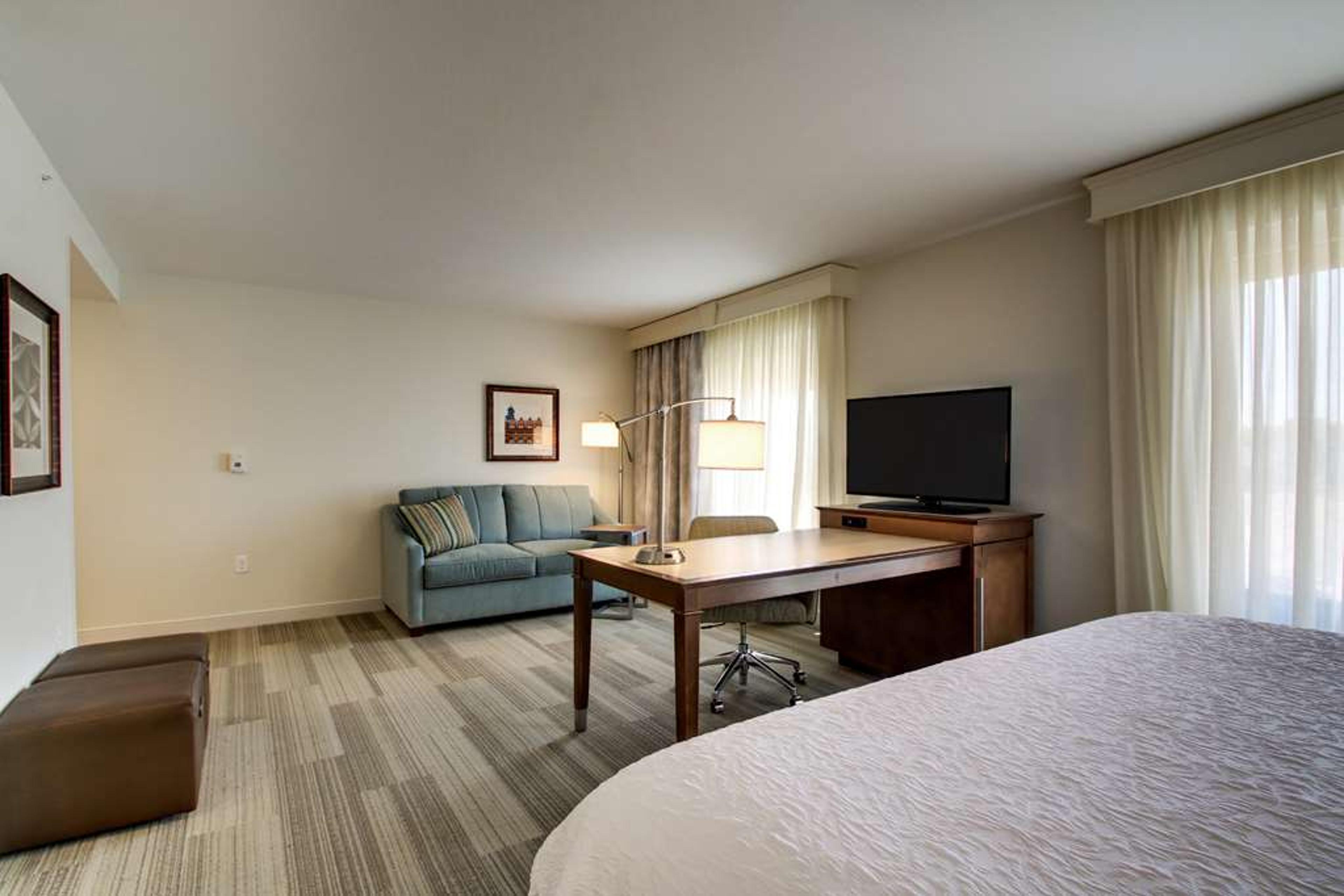 HAMPTON INN AND SUITES MILWAUKEE WE