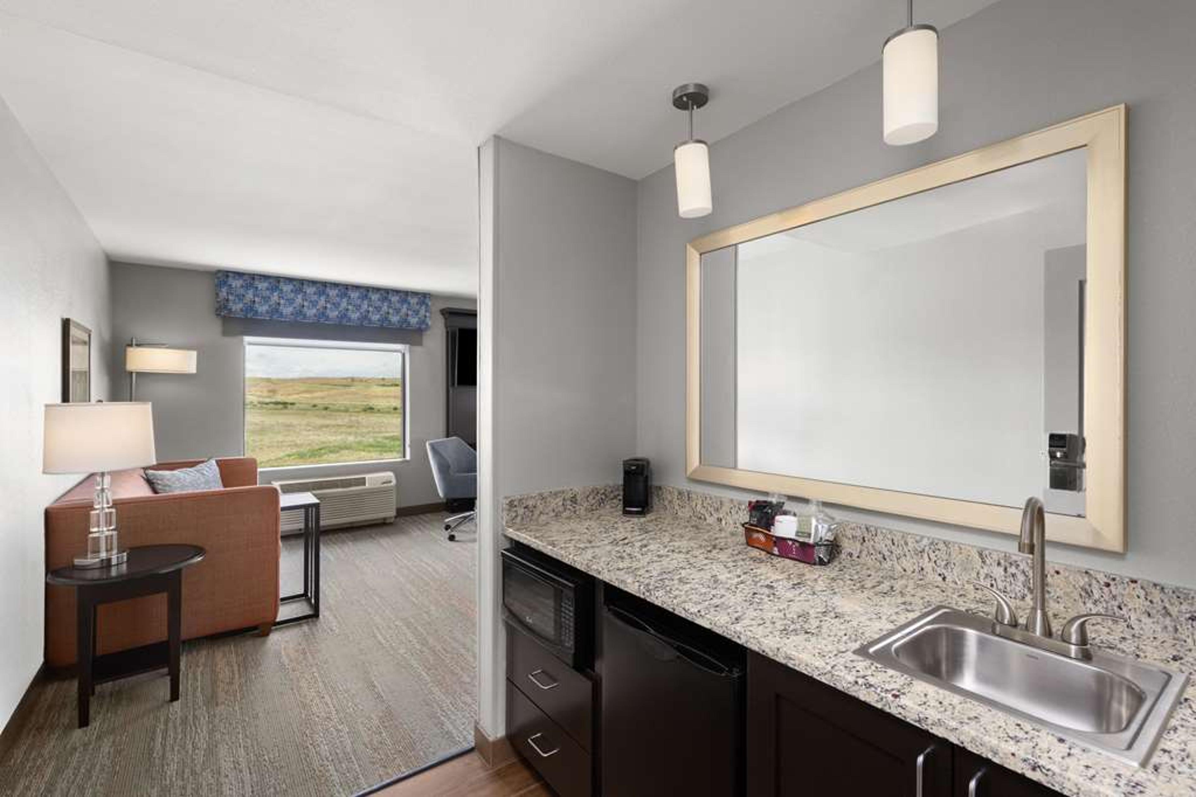 HAMPTON INN AND SUITES DOUGLAS
