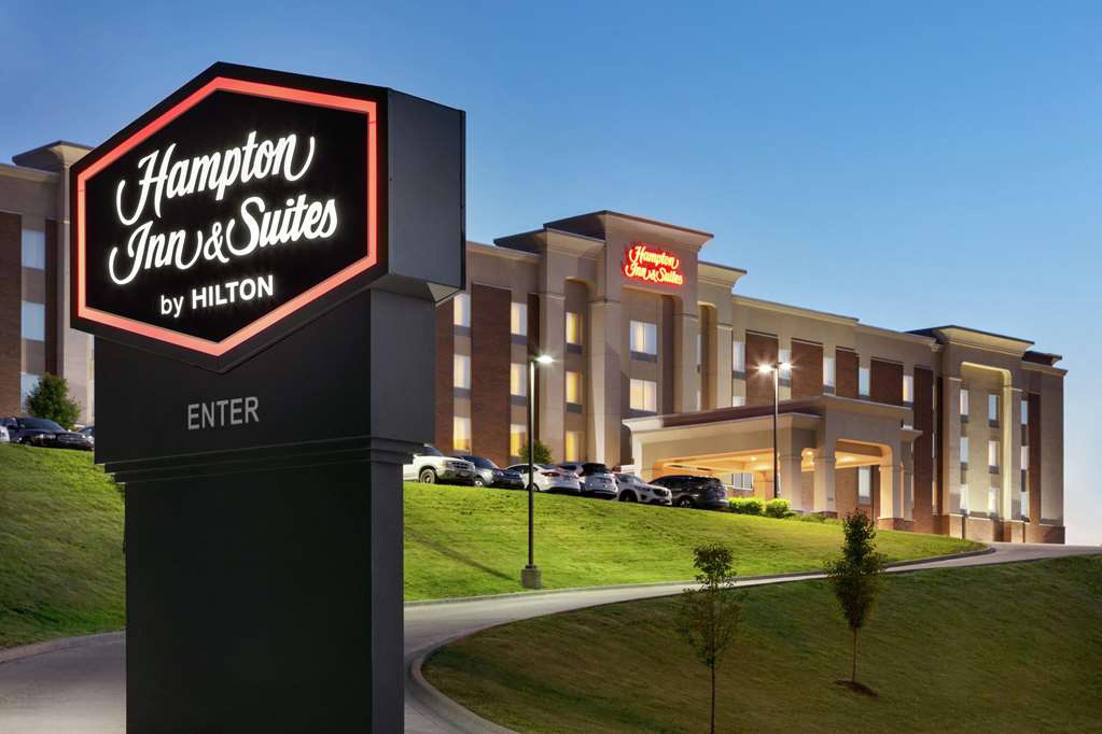 HAMPTON INN AND SUITES PARKERSBURG