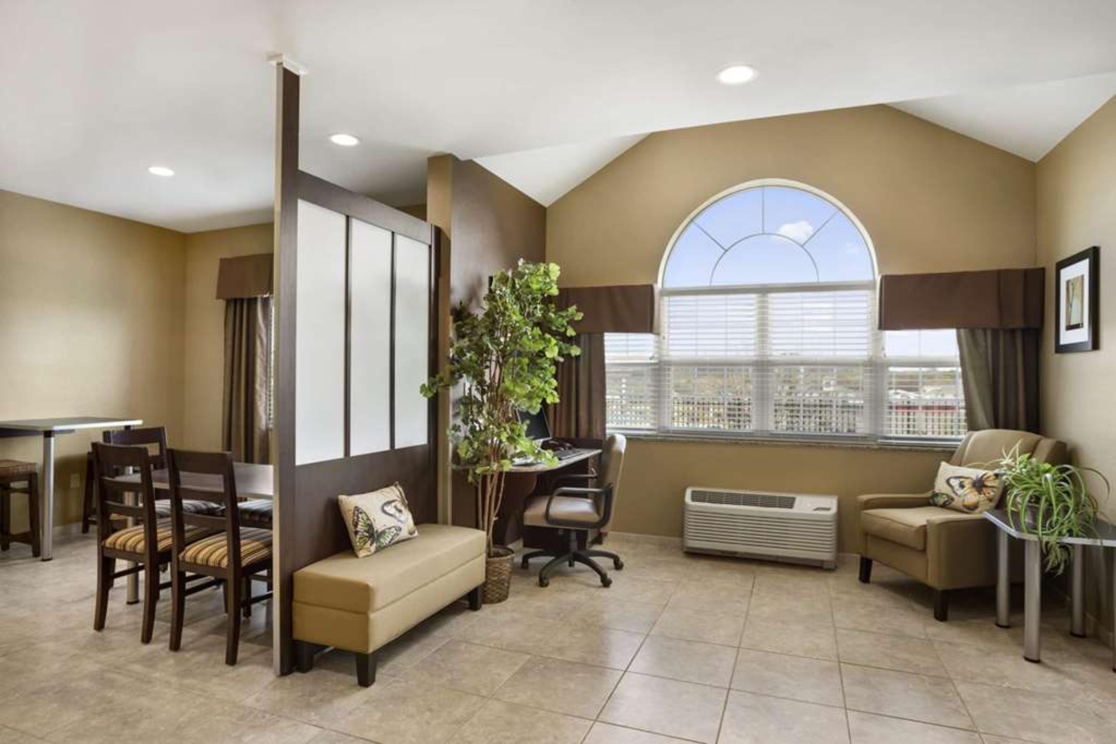MICROTEL INN & SUITES BY WYNDHAM CA
