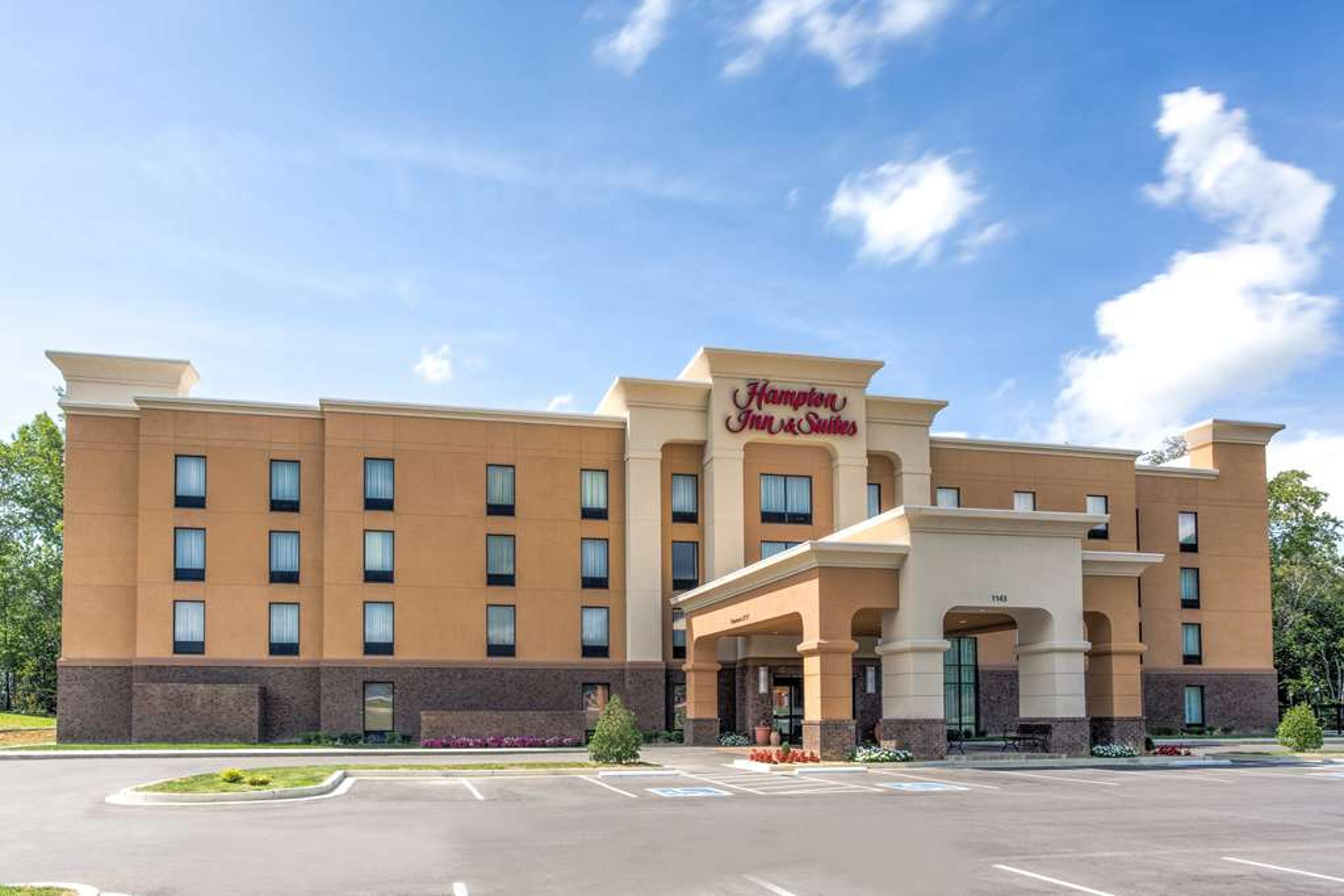 Hampton Inn &amp; Suites Manchester