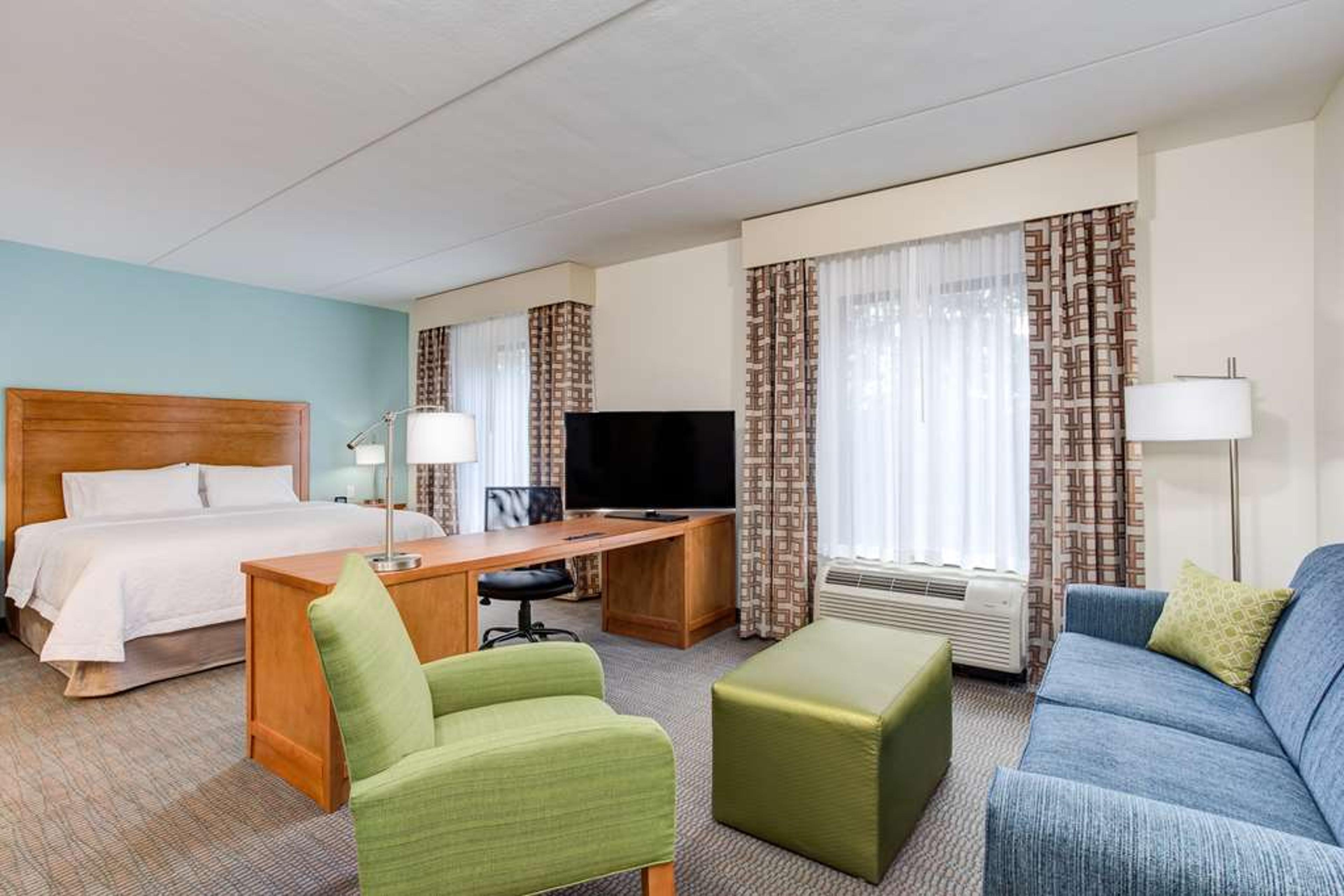 Hampton Inn &amp; Suites Manchester