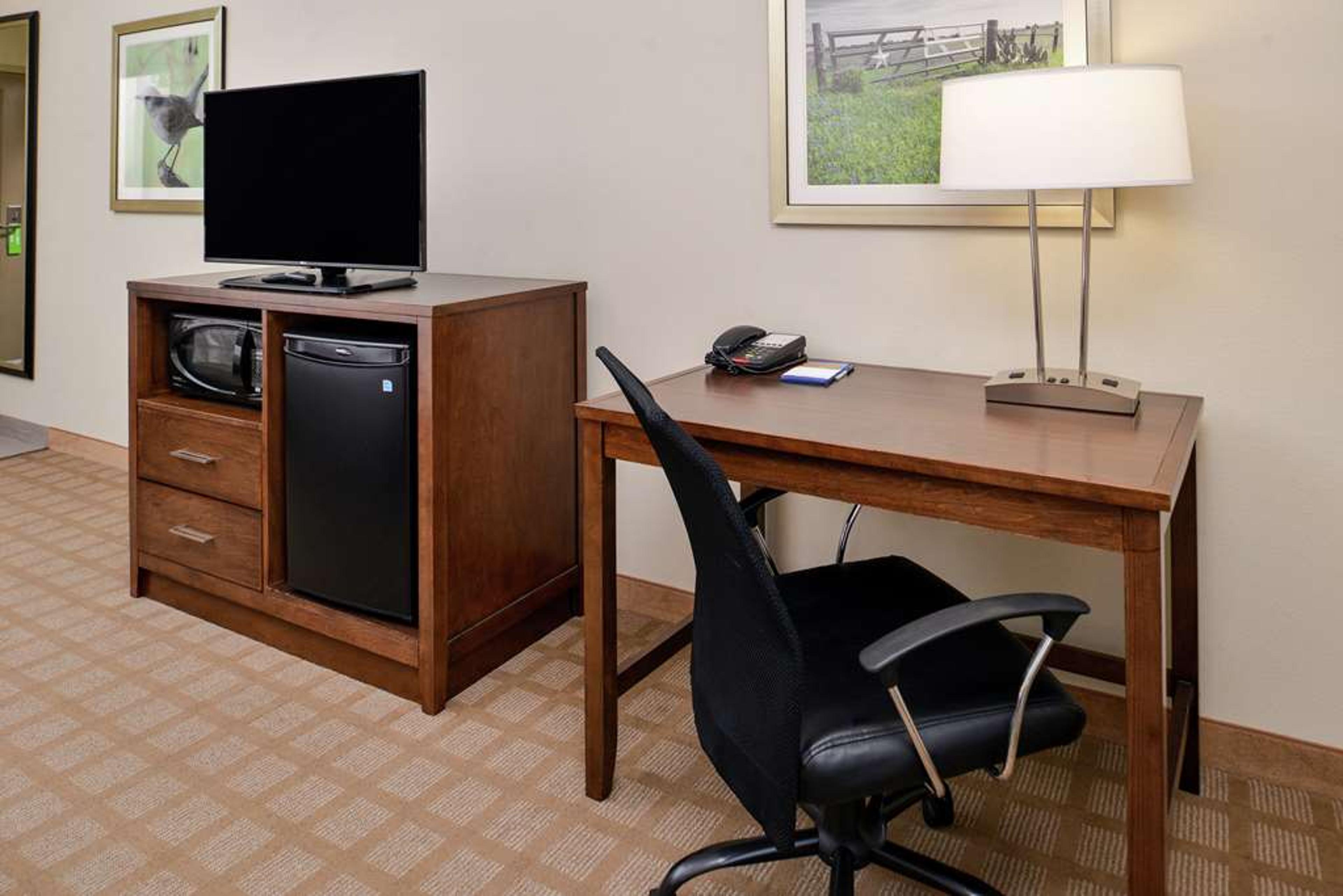 HAMPTON INN SUITES HUTTO AUSTIN