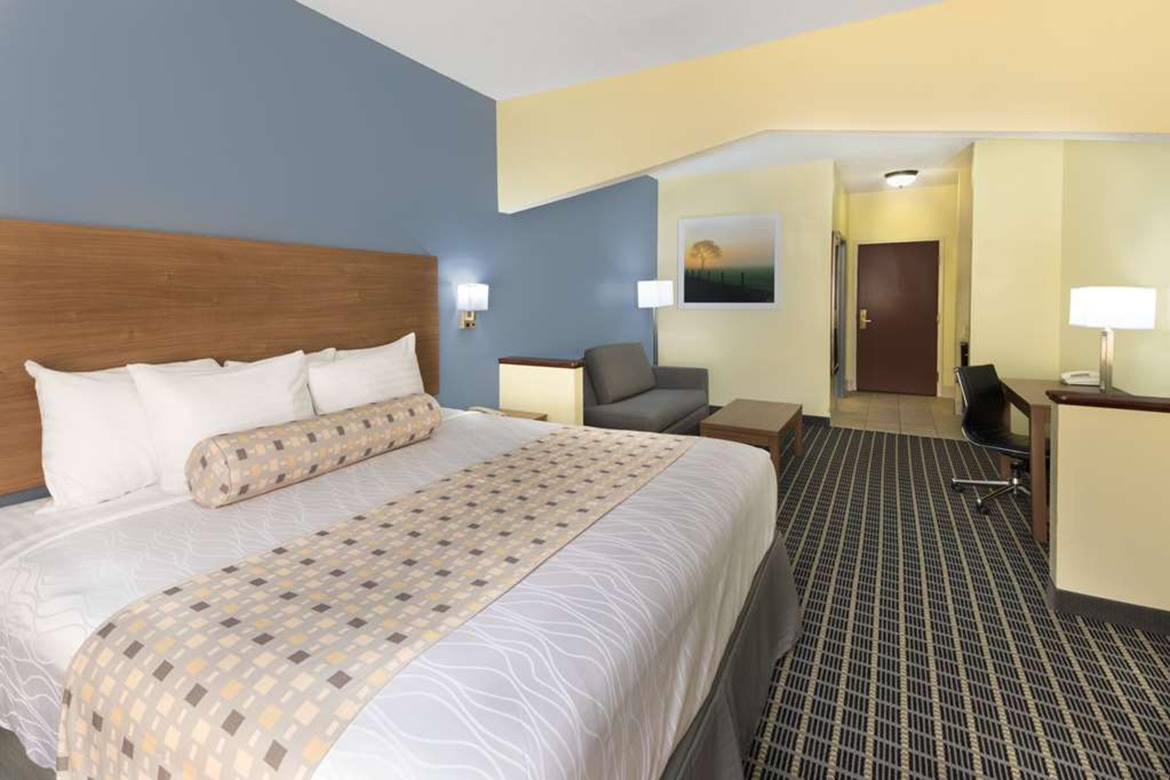 DAYS INN & SUITES UNION CITY