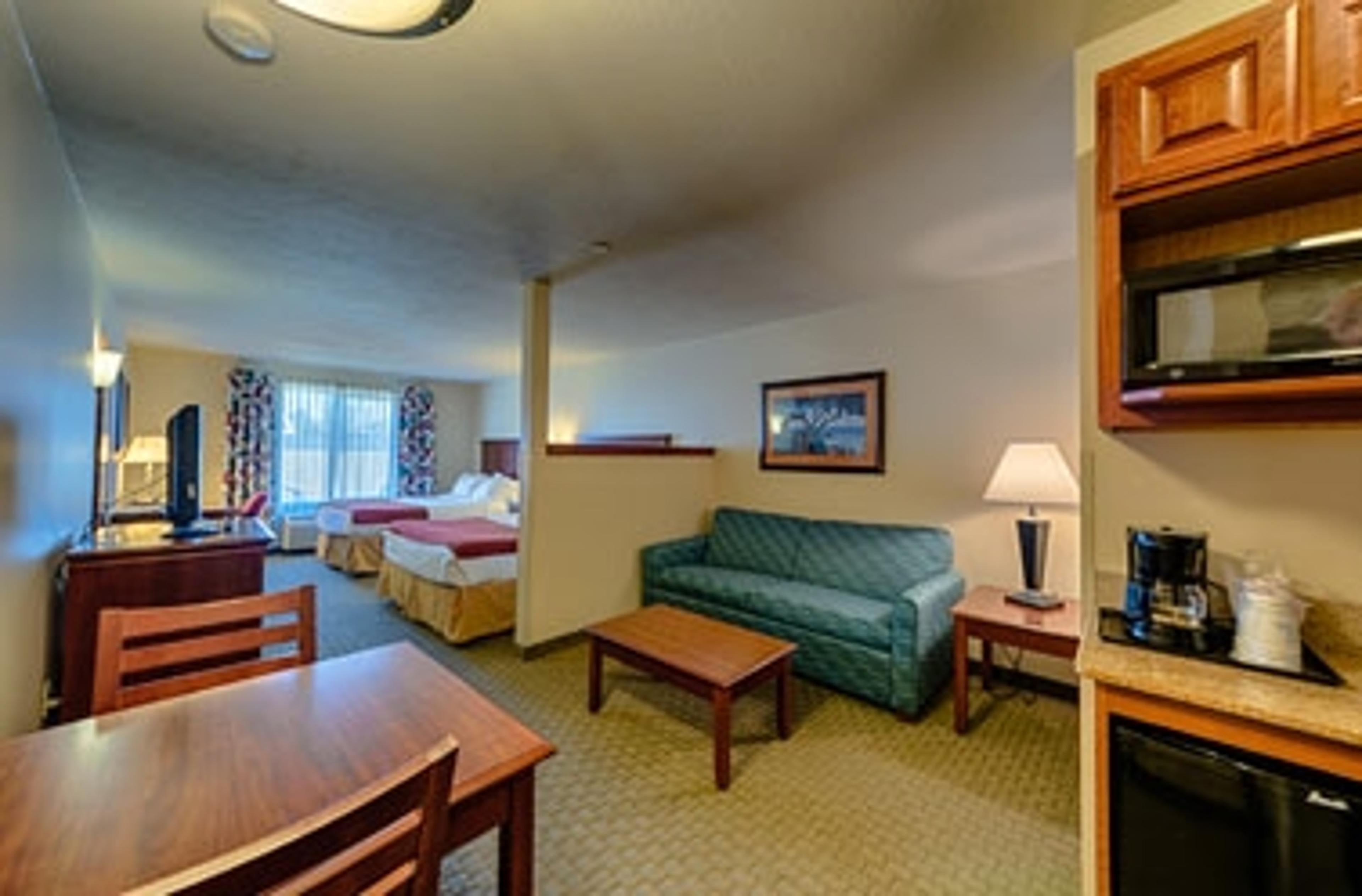 TRIPLE PLAY RESORT HOTEL AND SUITES