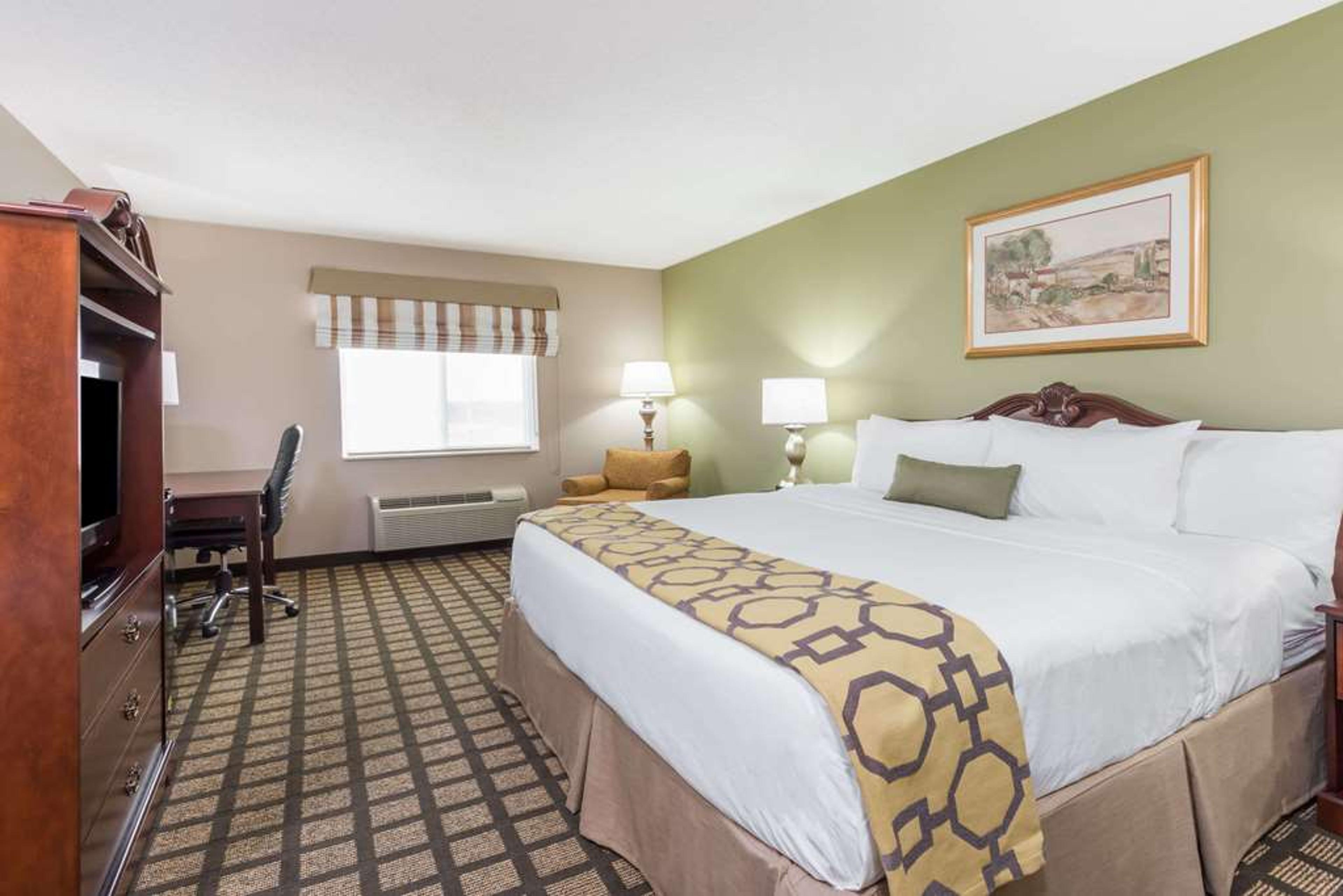 BAYMONT BY WYNDHAM FULTON