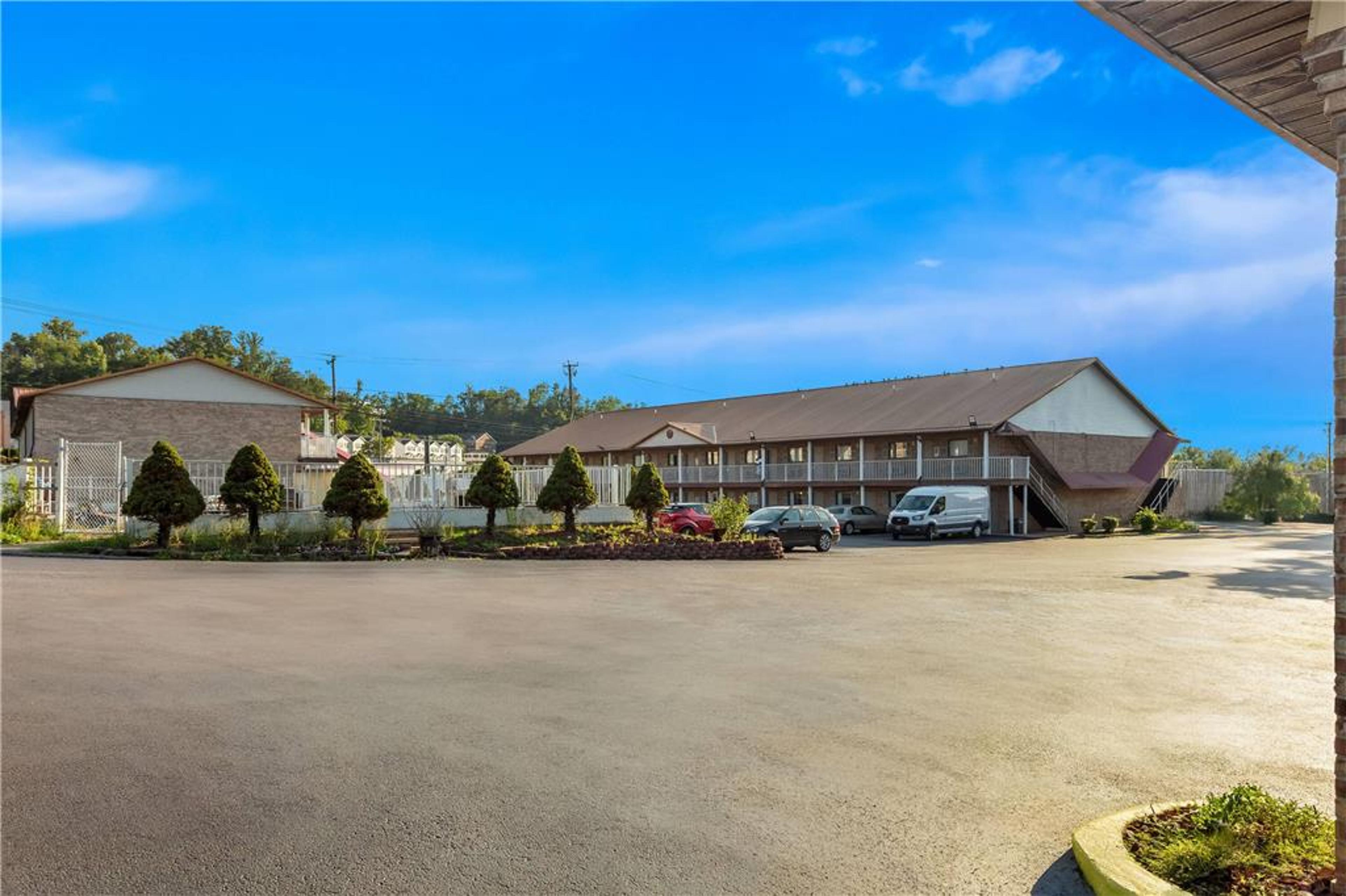 DAYS INN BY WYNDHAM HUNTINGTON