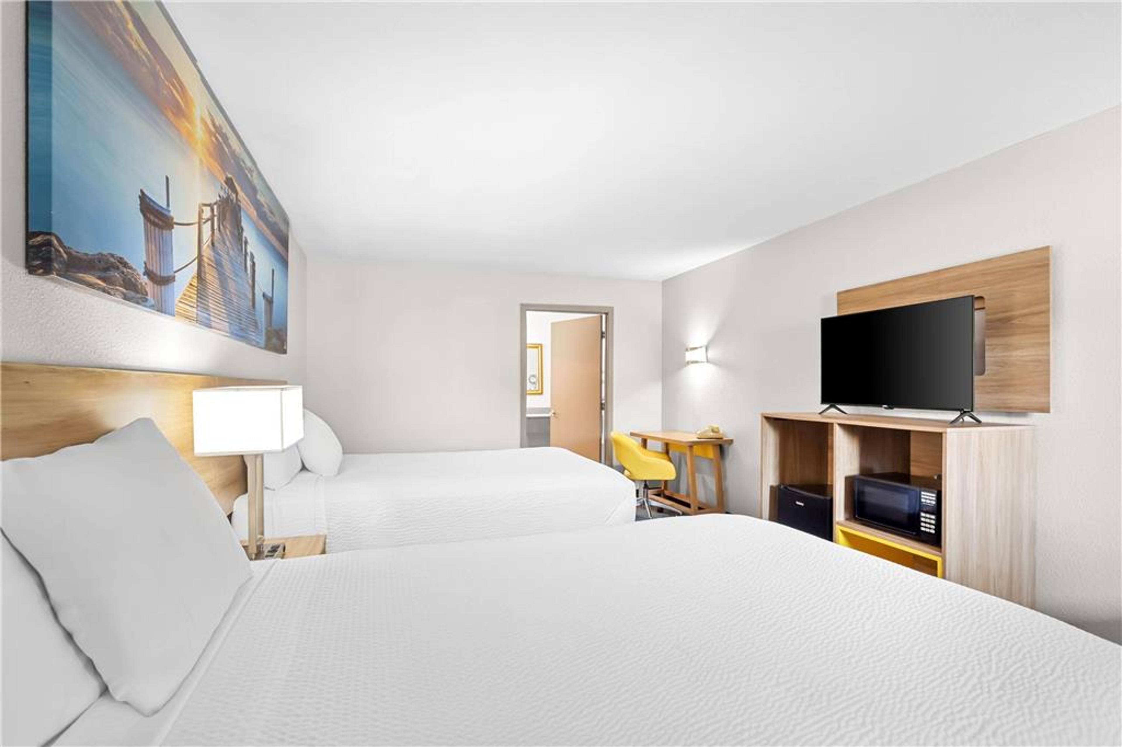 DAYS INN BY WYNDHAM HUNTINGTON