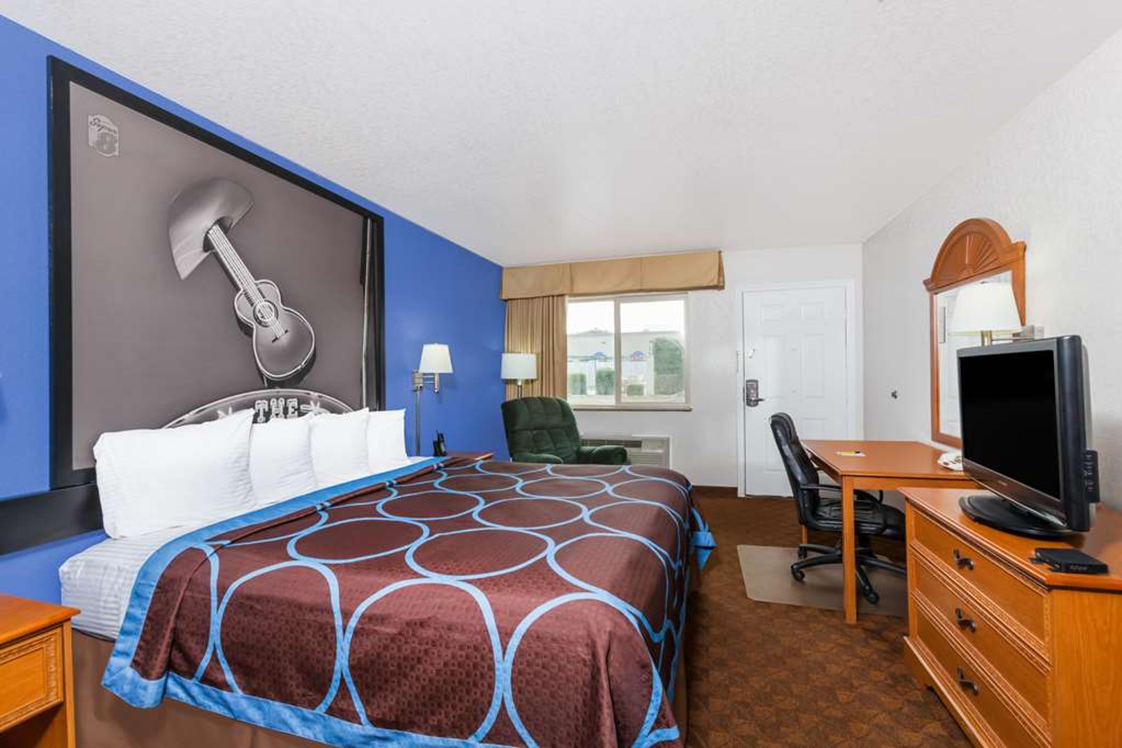 SUPER 8 CLEBURNE
