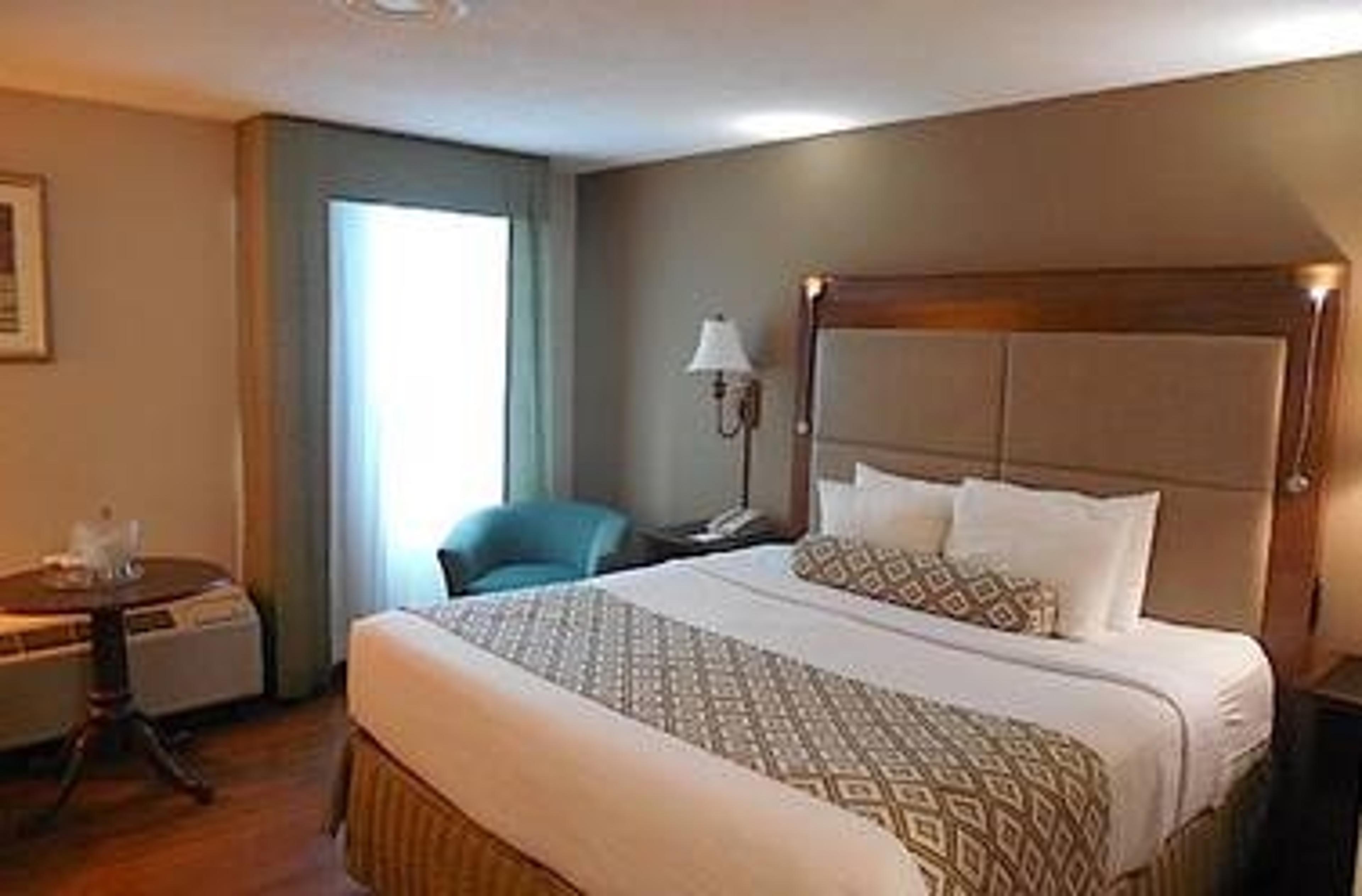CLAYTON PLAZA HOTEL