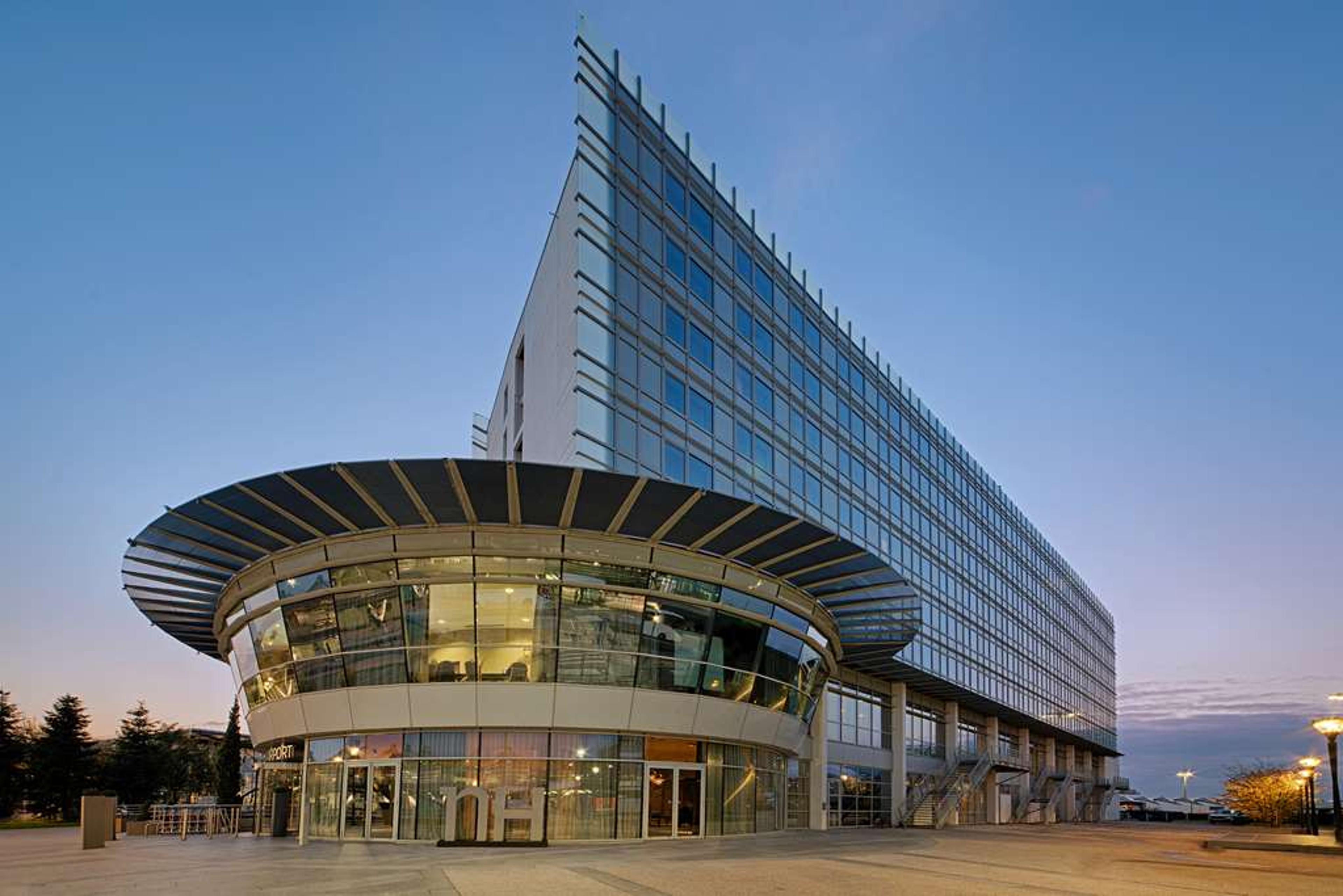 NH LYON AIRPORT