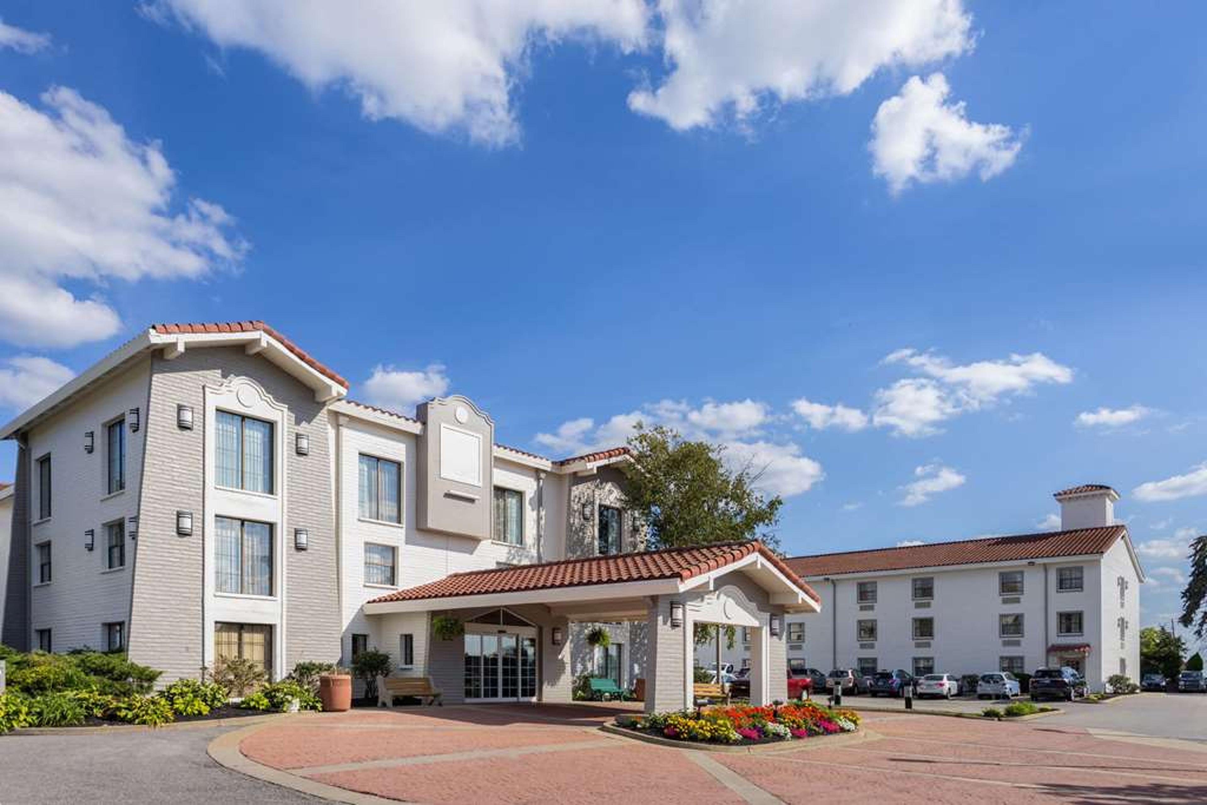 LA QUINTA INN PITTSBURGH AIRPORT