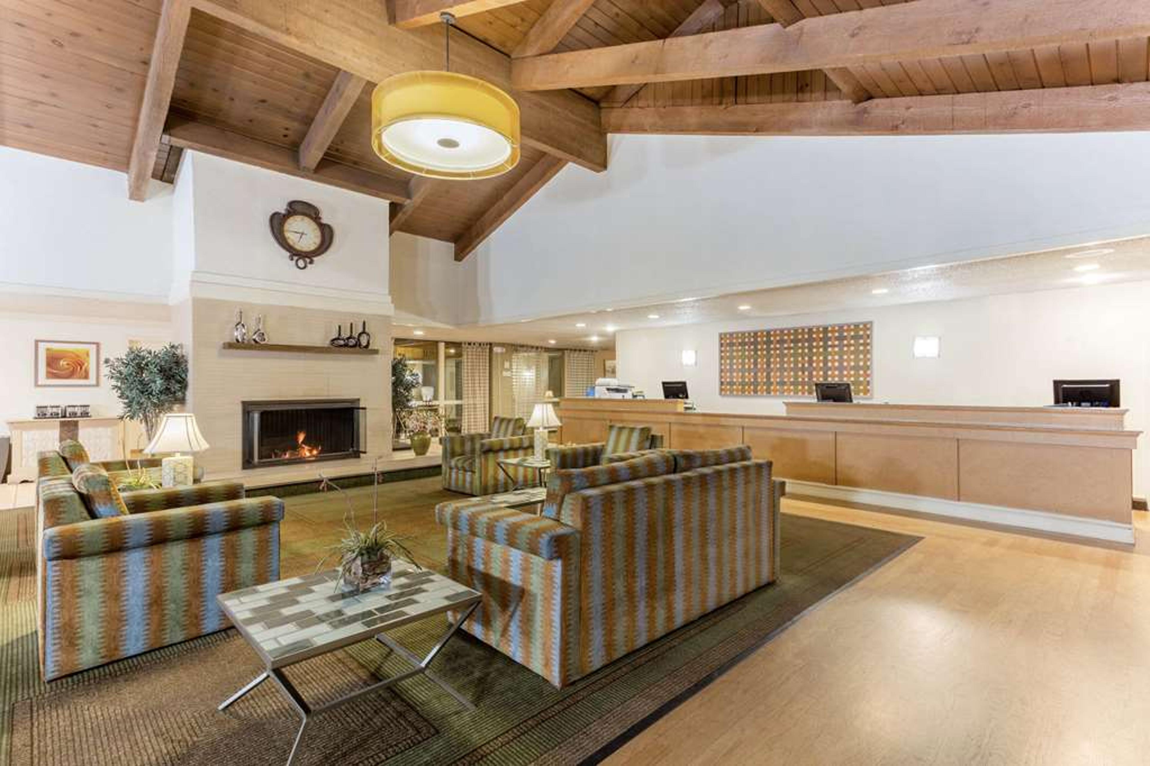 LA QUINTA INN STE REDDING