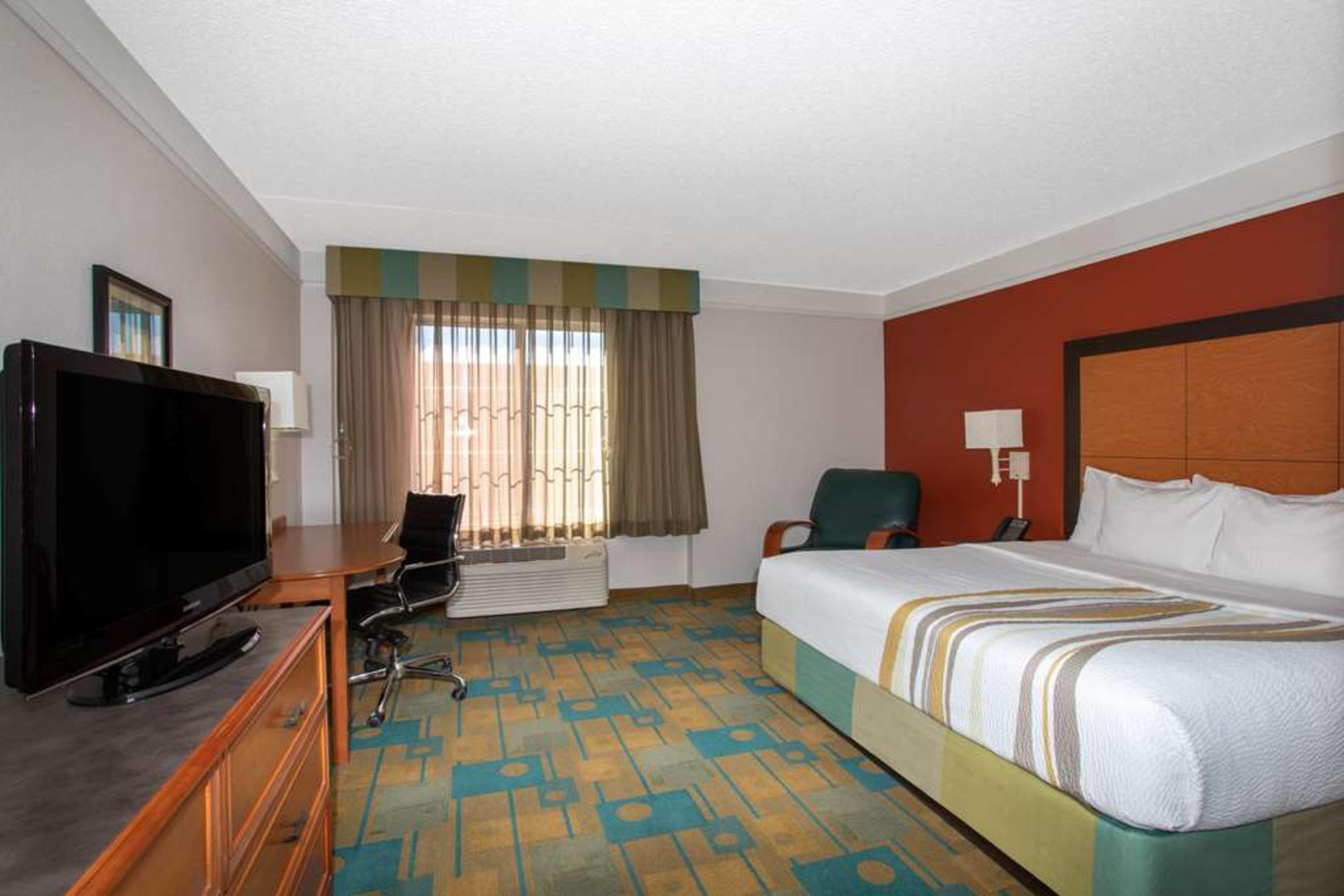 LA QUINTA INN STE SW LAKEWOOD