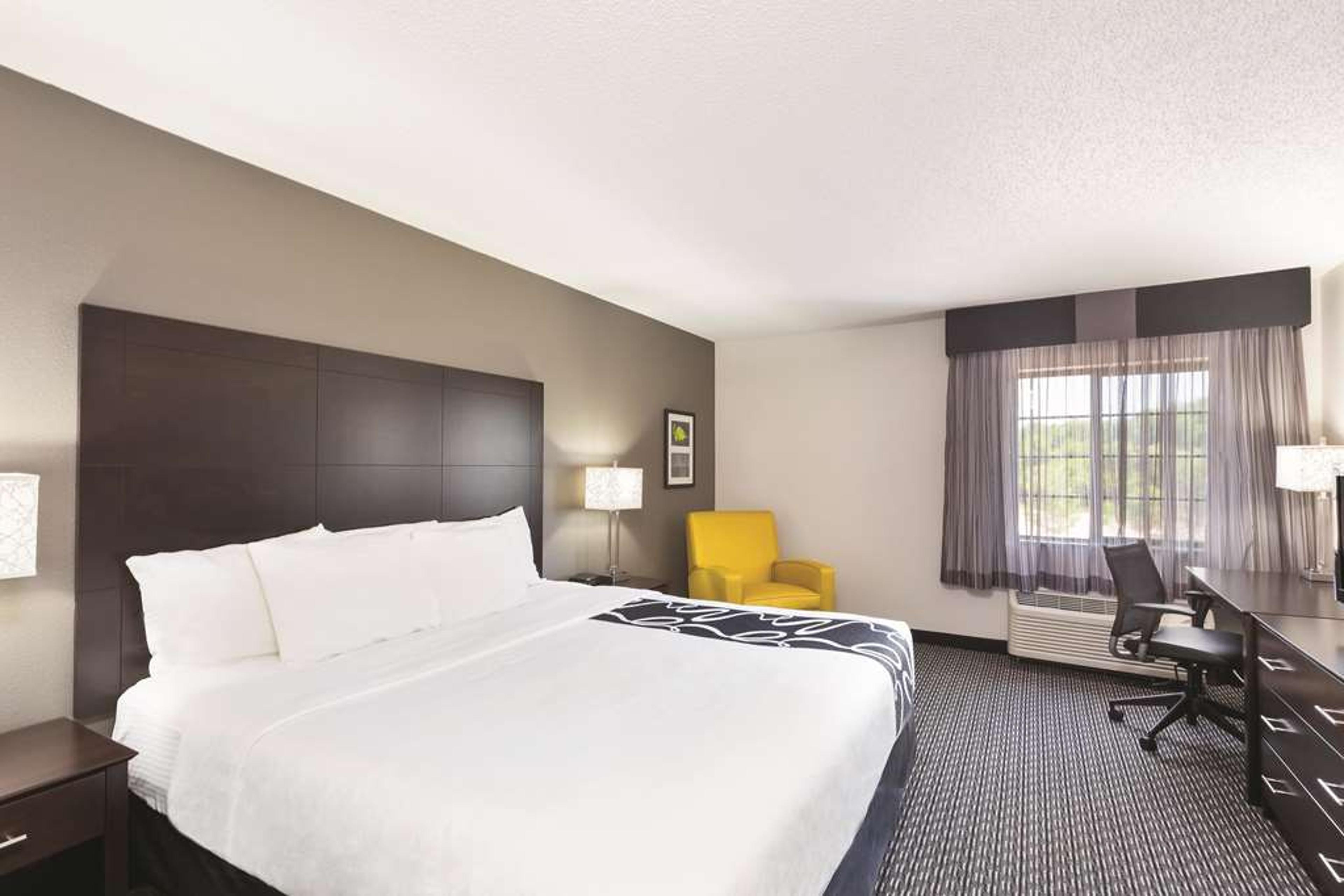 LA QUINTA INN STE MKE DELAFIELD
