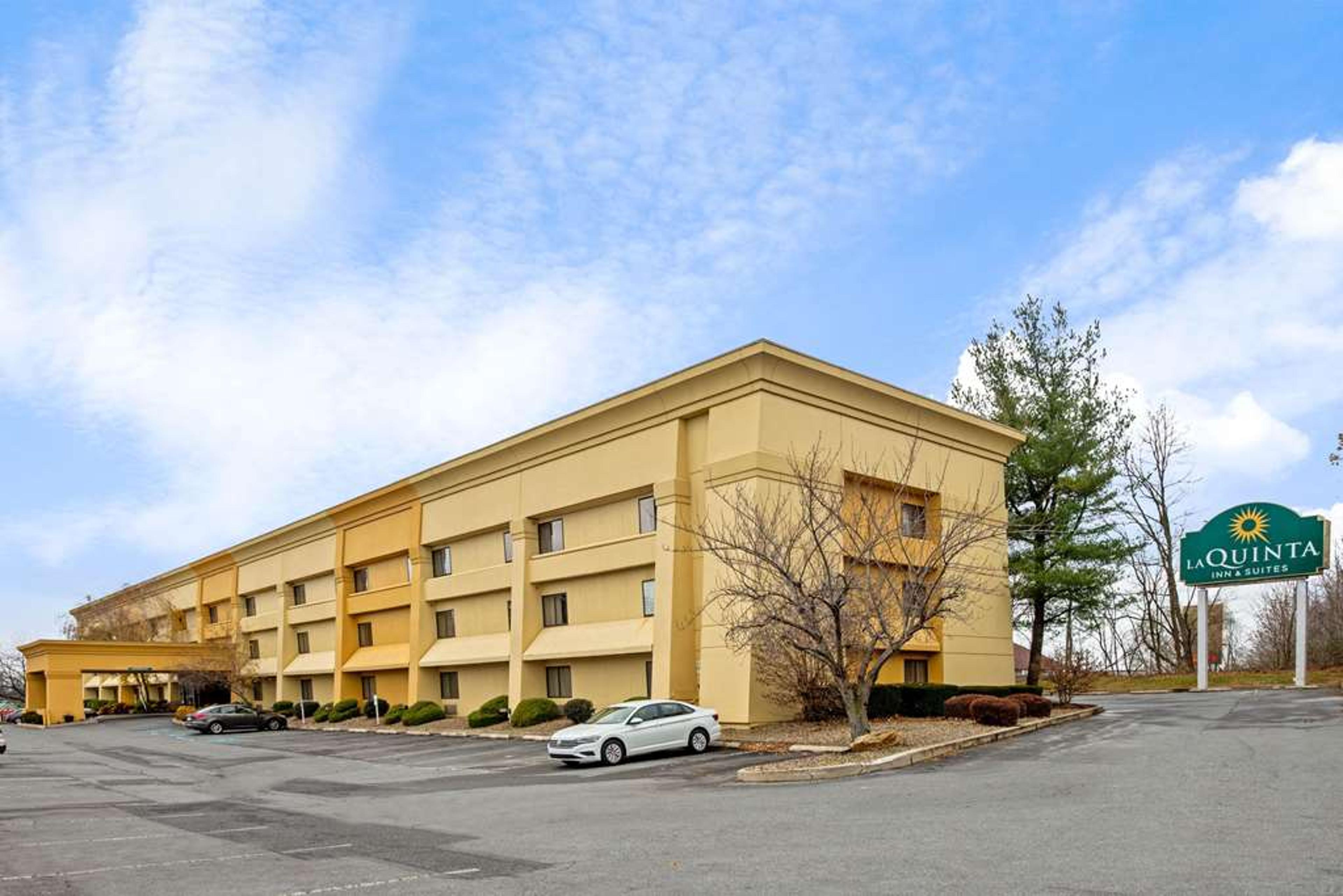 LA QUINTA INN STE MDT AP