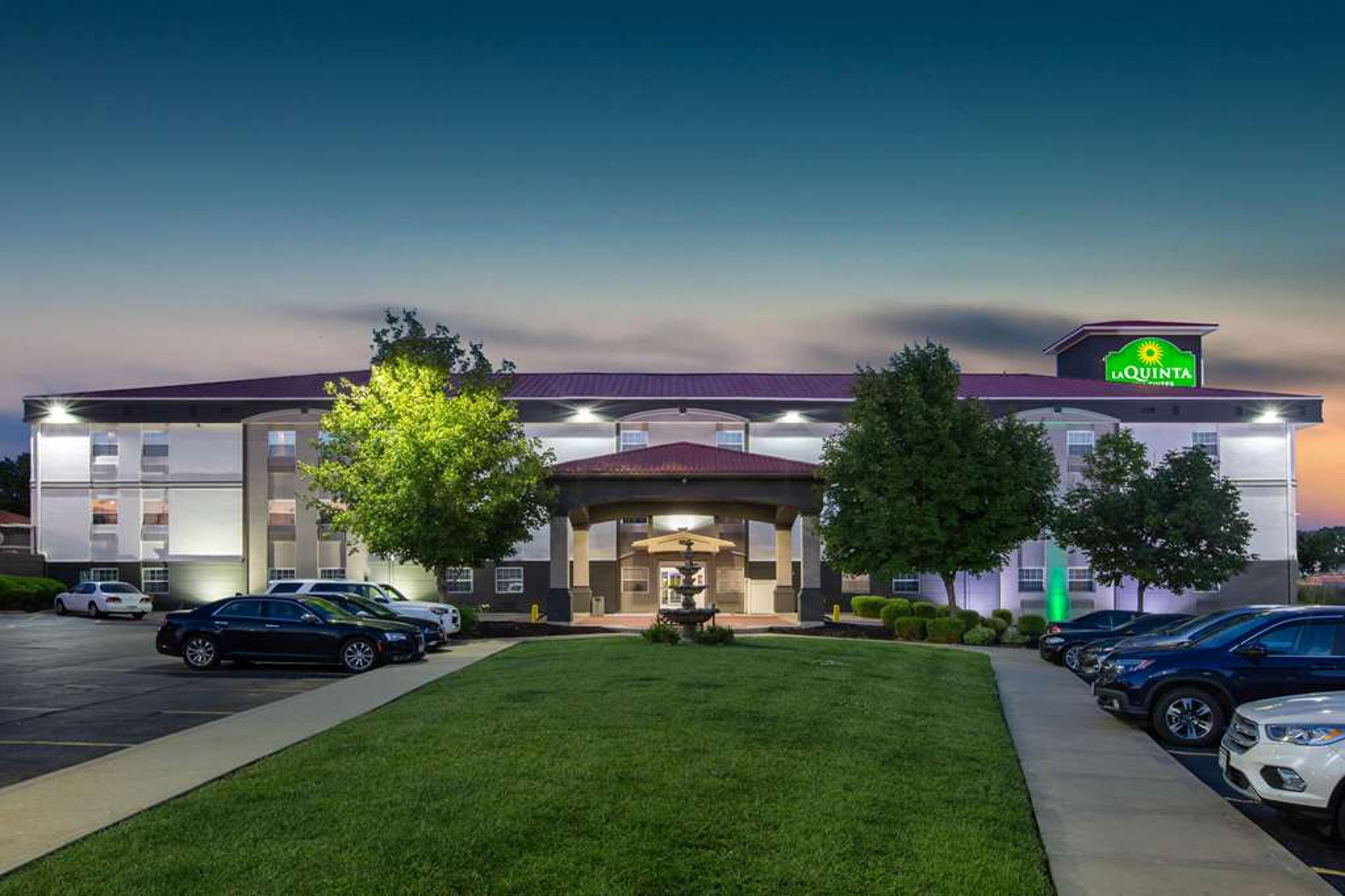 LA QUINTA INN STE BLUE SPRINGS