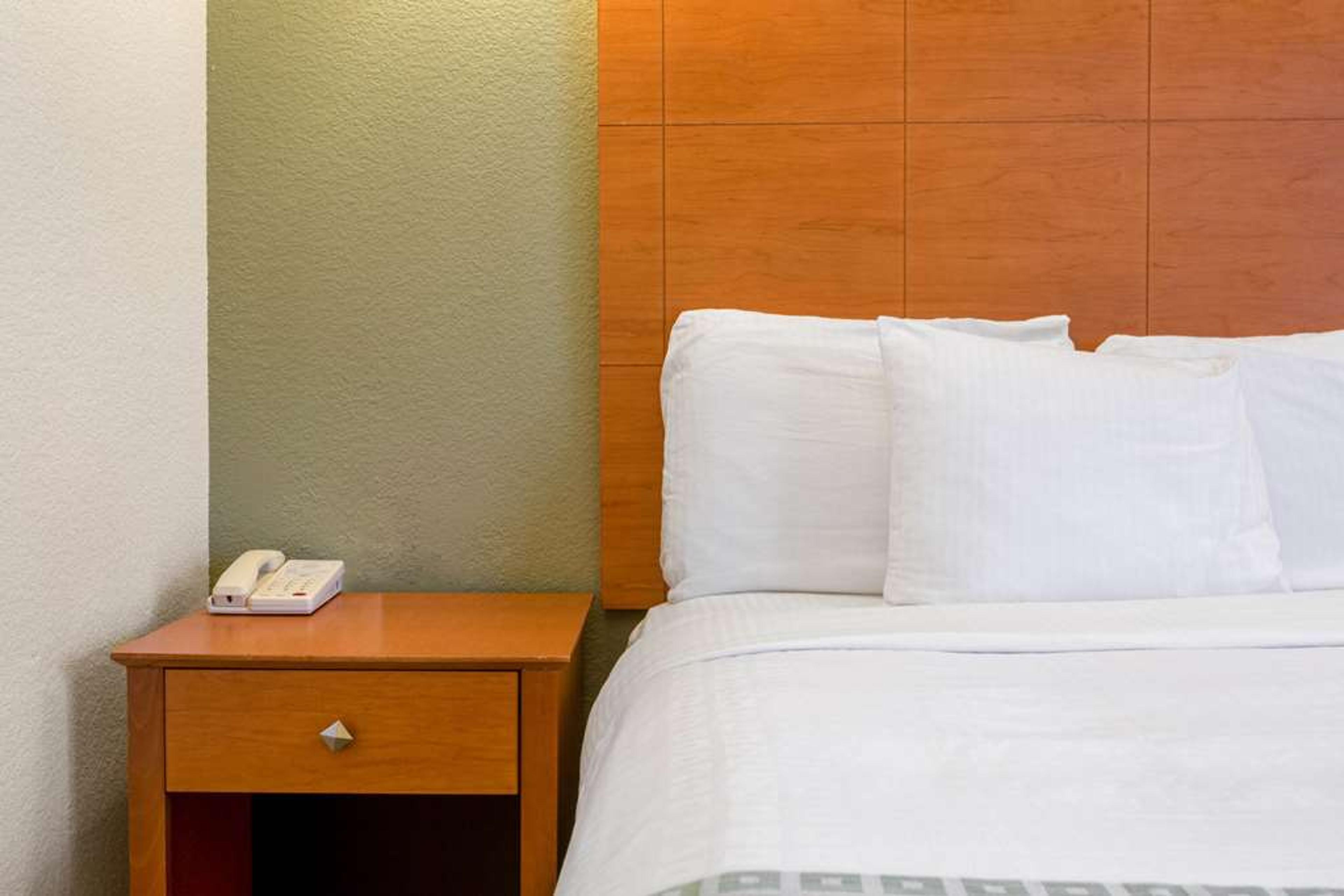 LA QUINTA INN STE TULARE
