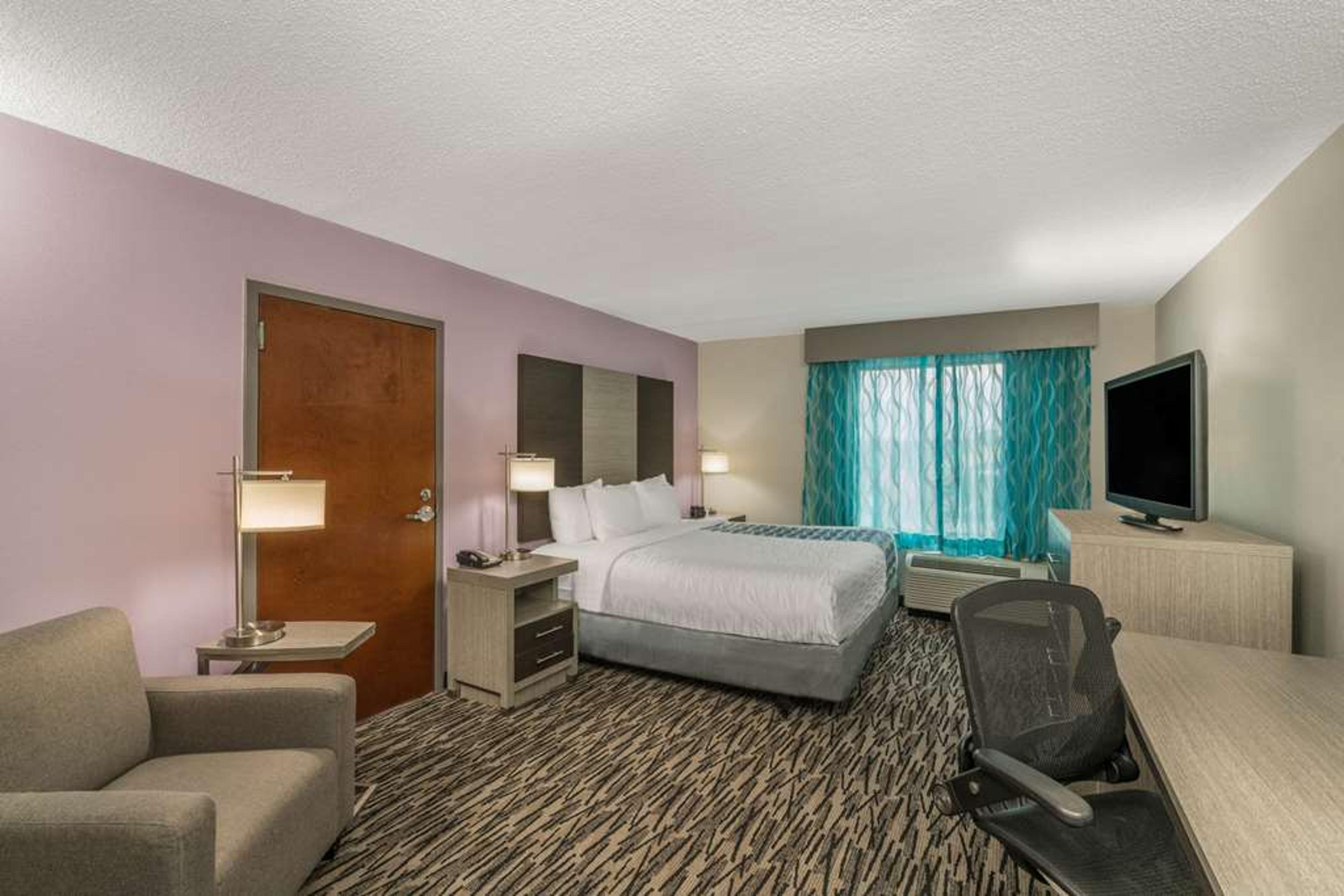 LA QUINTA INNS AND SUITES CLARKSVI