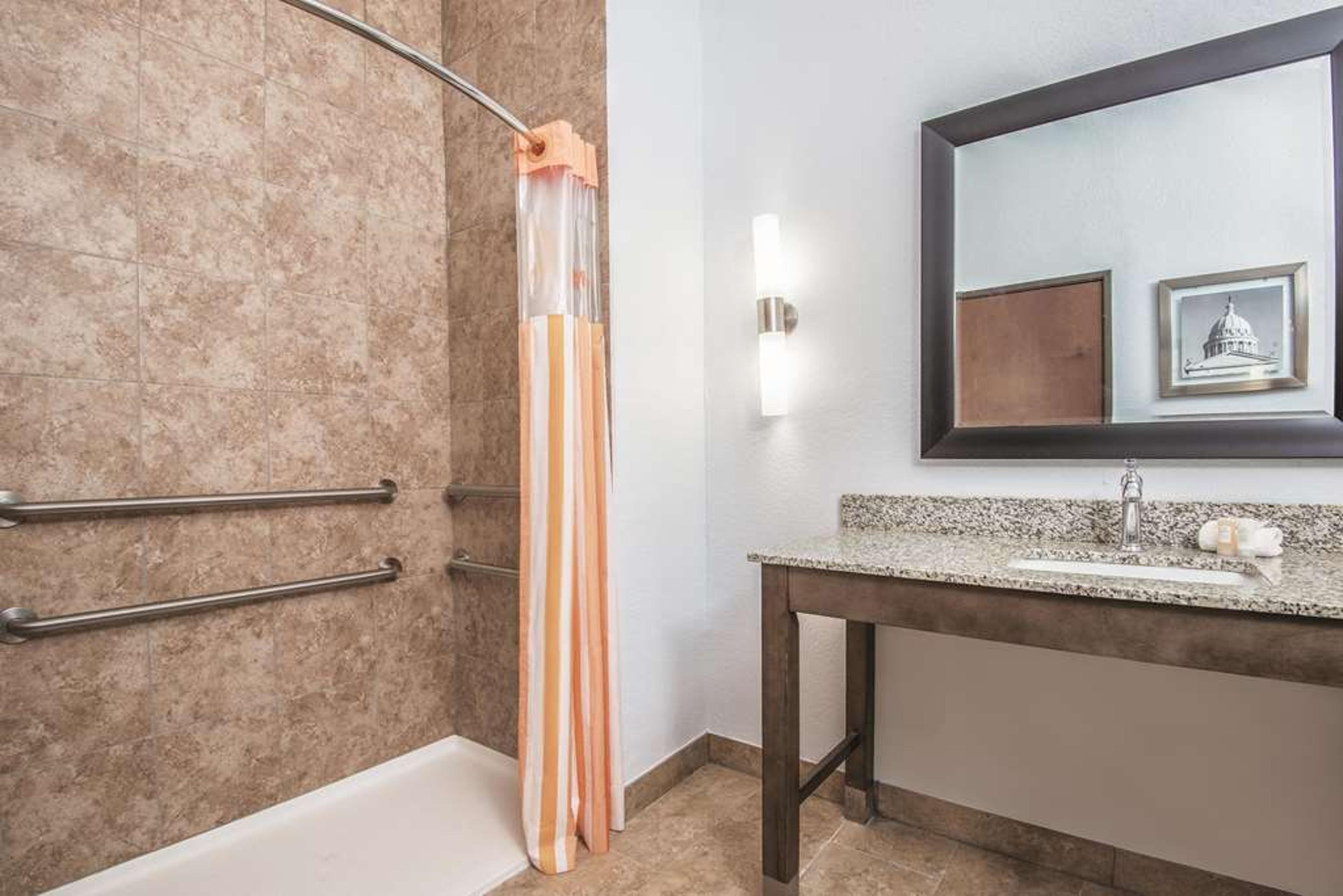 LA QUINTA INN STE GUTHRIE