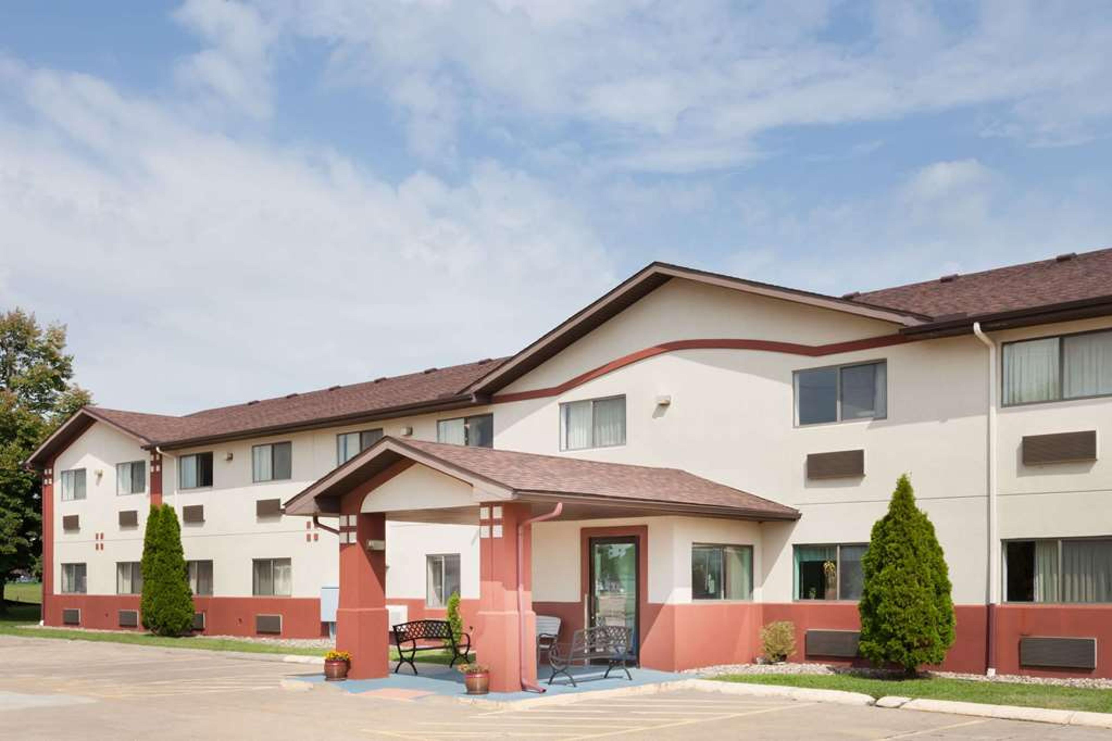 SUPER 8 BY WYNDHAM WASHINGTON/PEORI