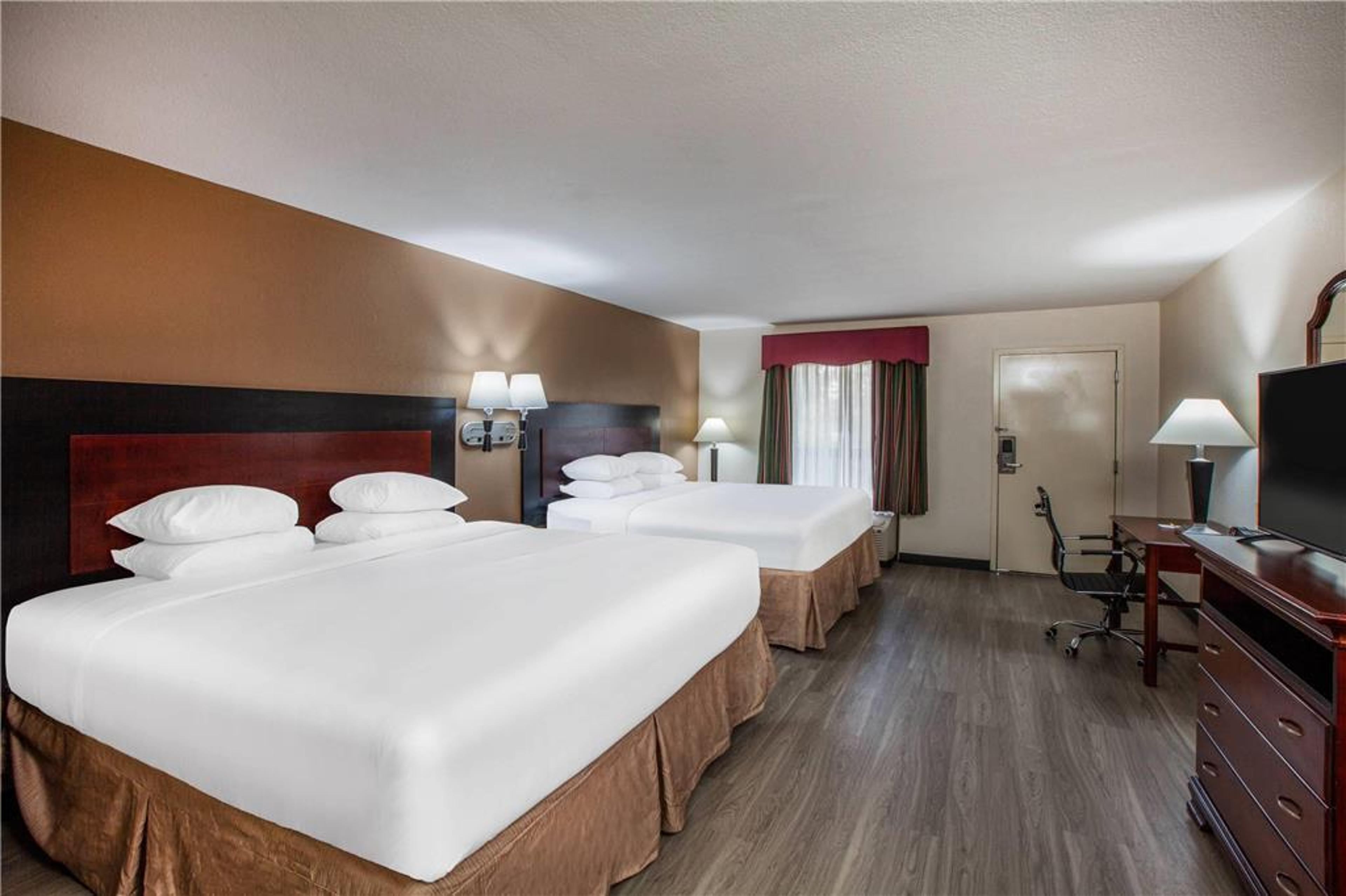 DAYS INN & SUITES BY WYNDHAM, TYLER