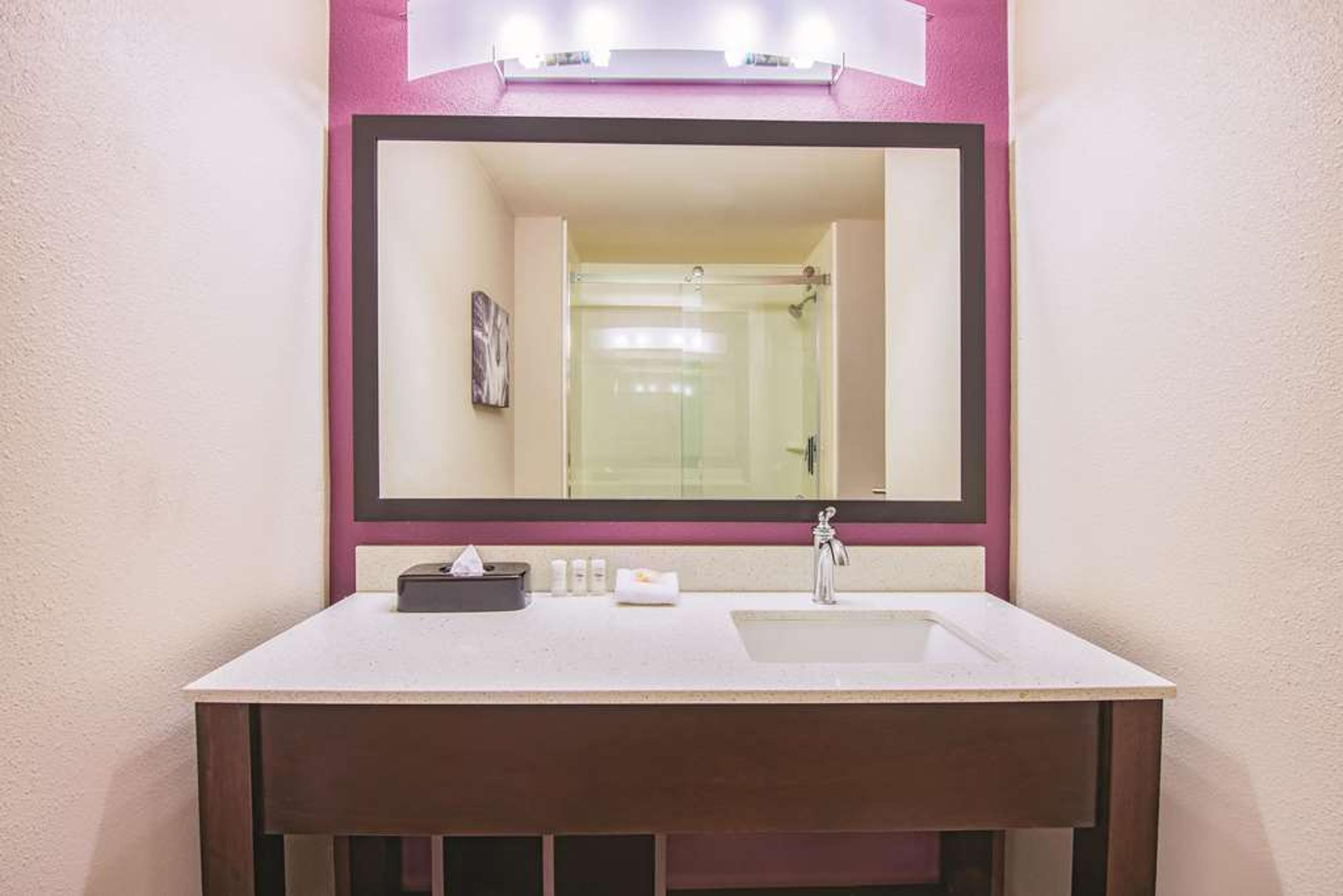 LA QUINTA INN STE YORK