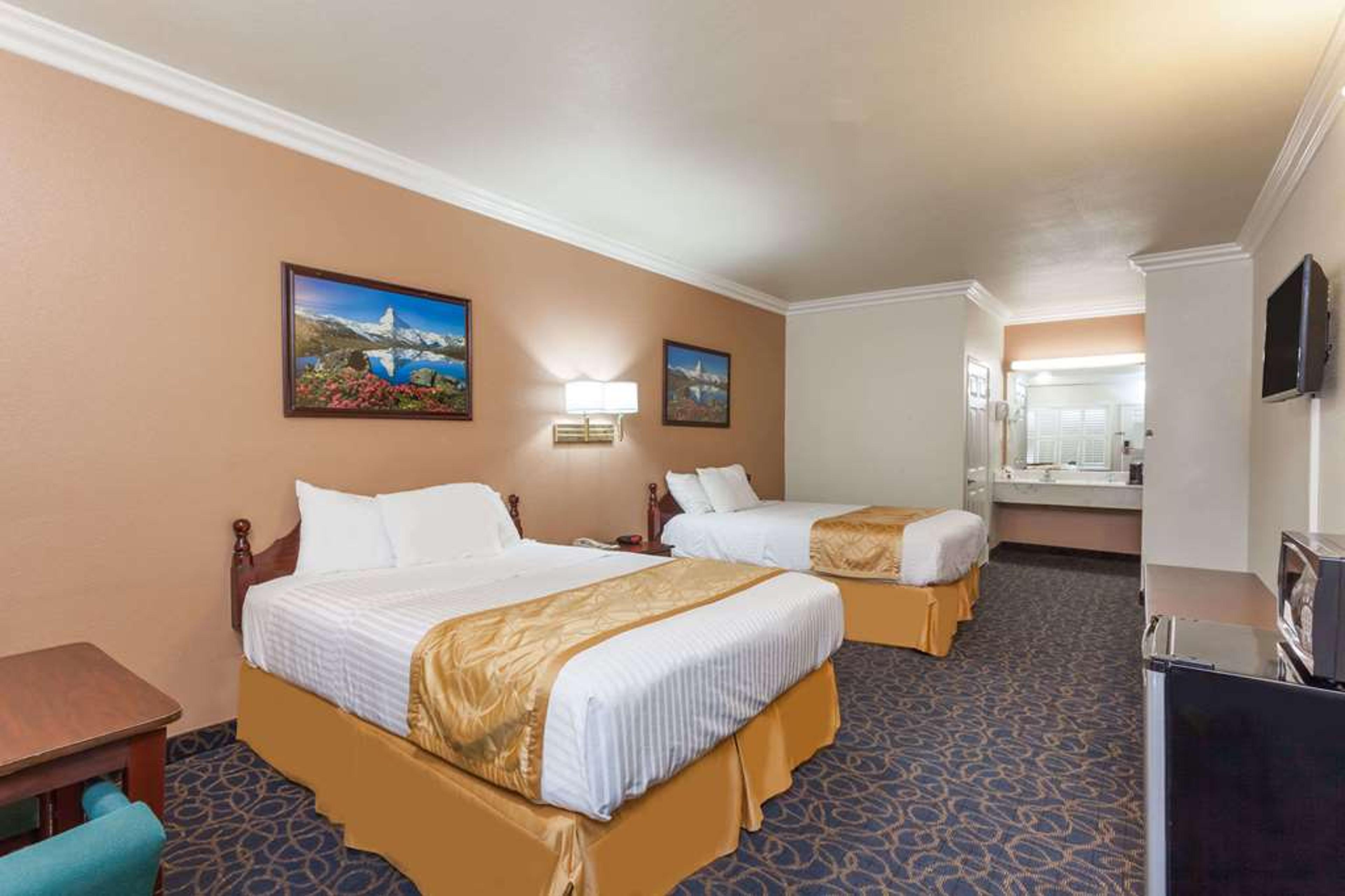 DAYS INN AND SUITES SOUTH GATE